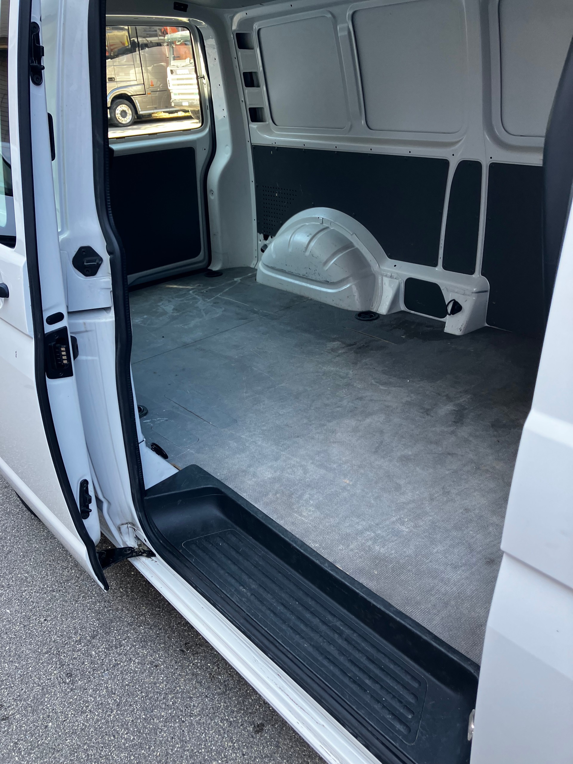 VW T6.1 ABTe-image-9