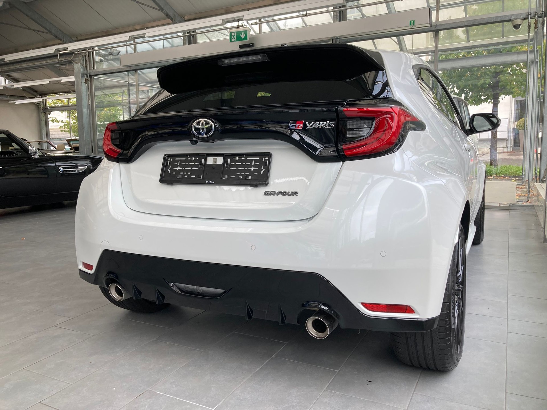 TOYOTA Yaris 1.6 GR Sport-image-2