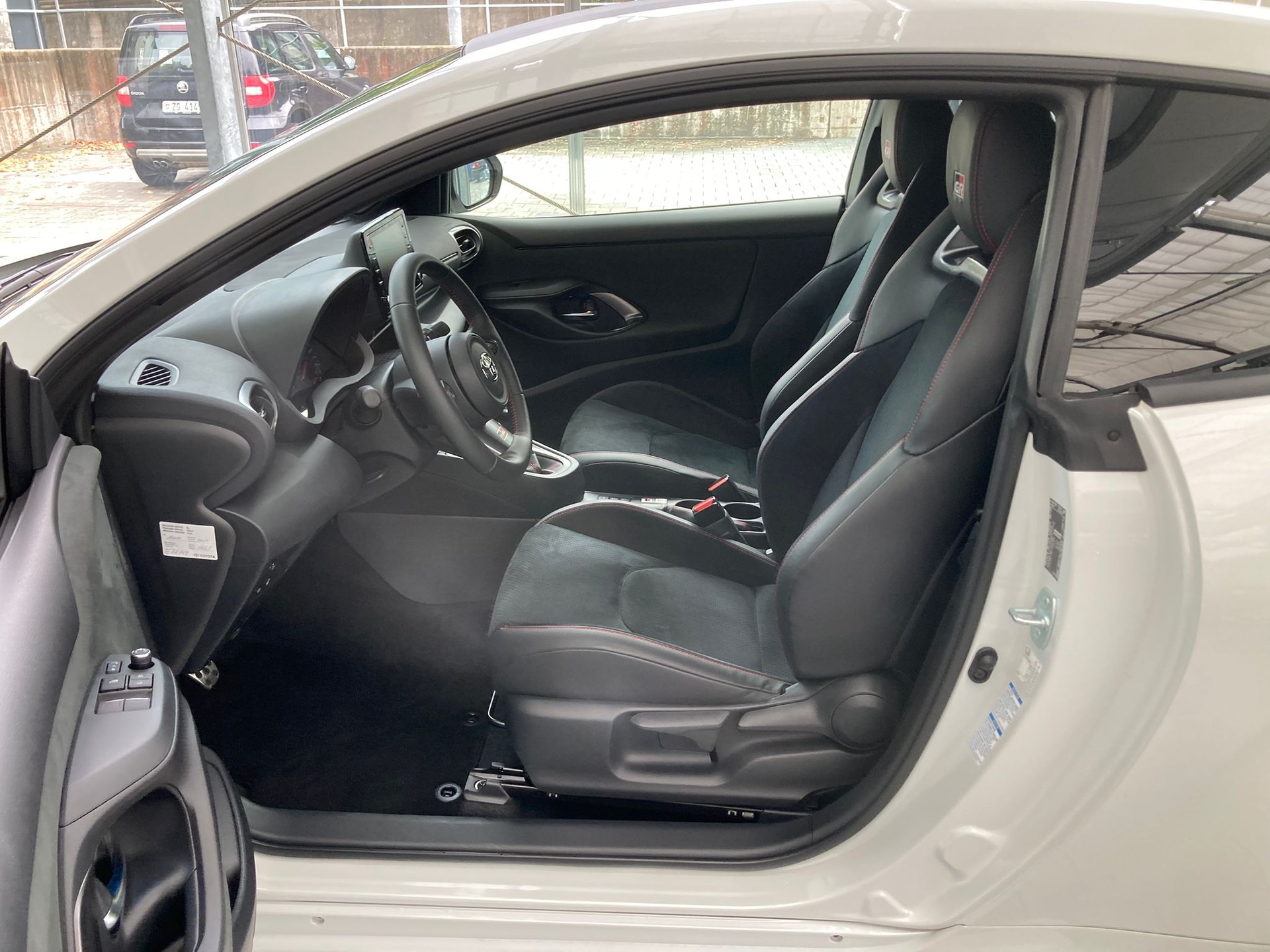 TOYOTA Yaris 1.6 GR Sport-image-7