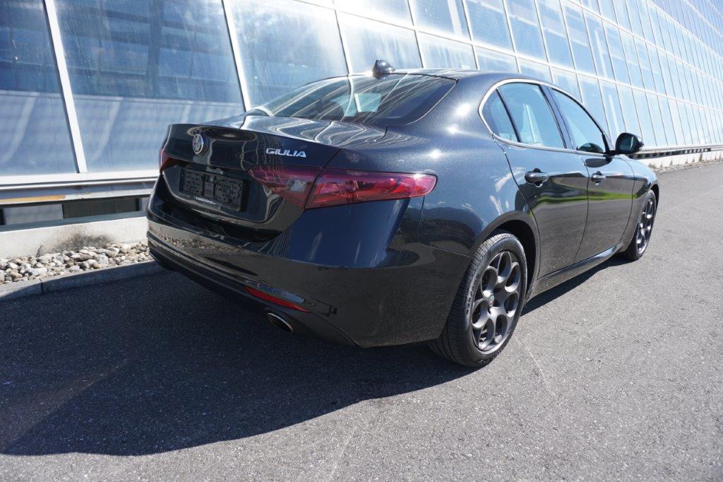 ALFA ROMEO Giulia 2.0 Super-showroom-element-3