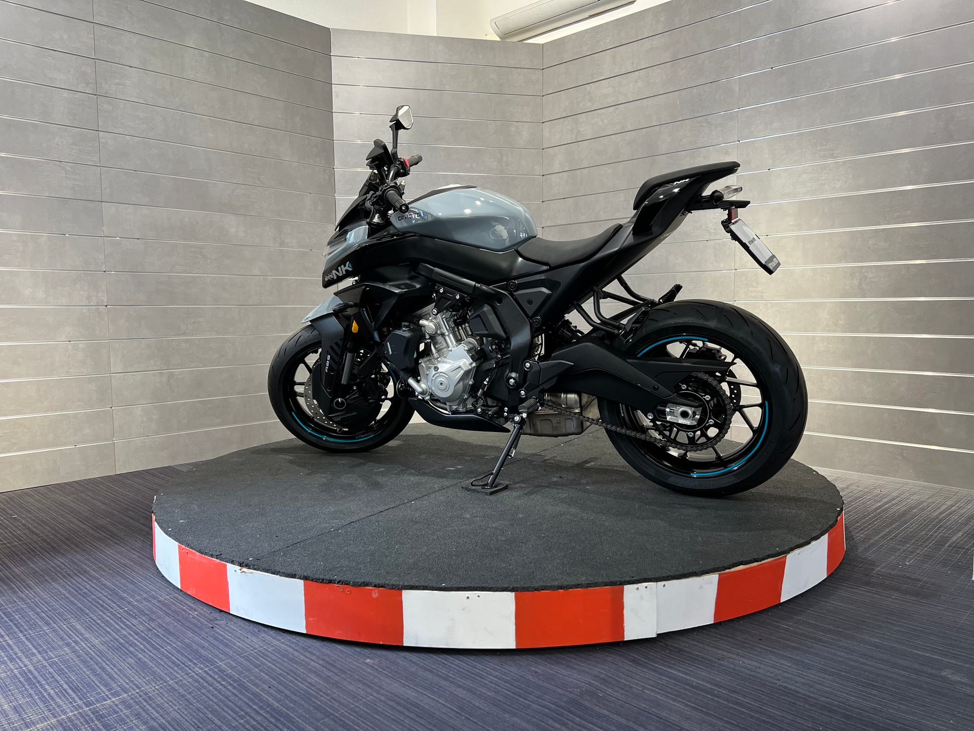 CF MOTO 675NK-showroom-element-2