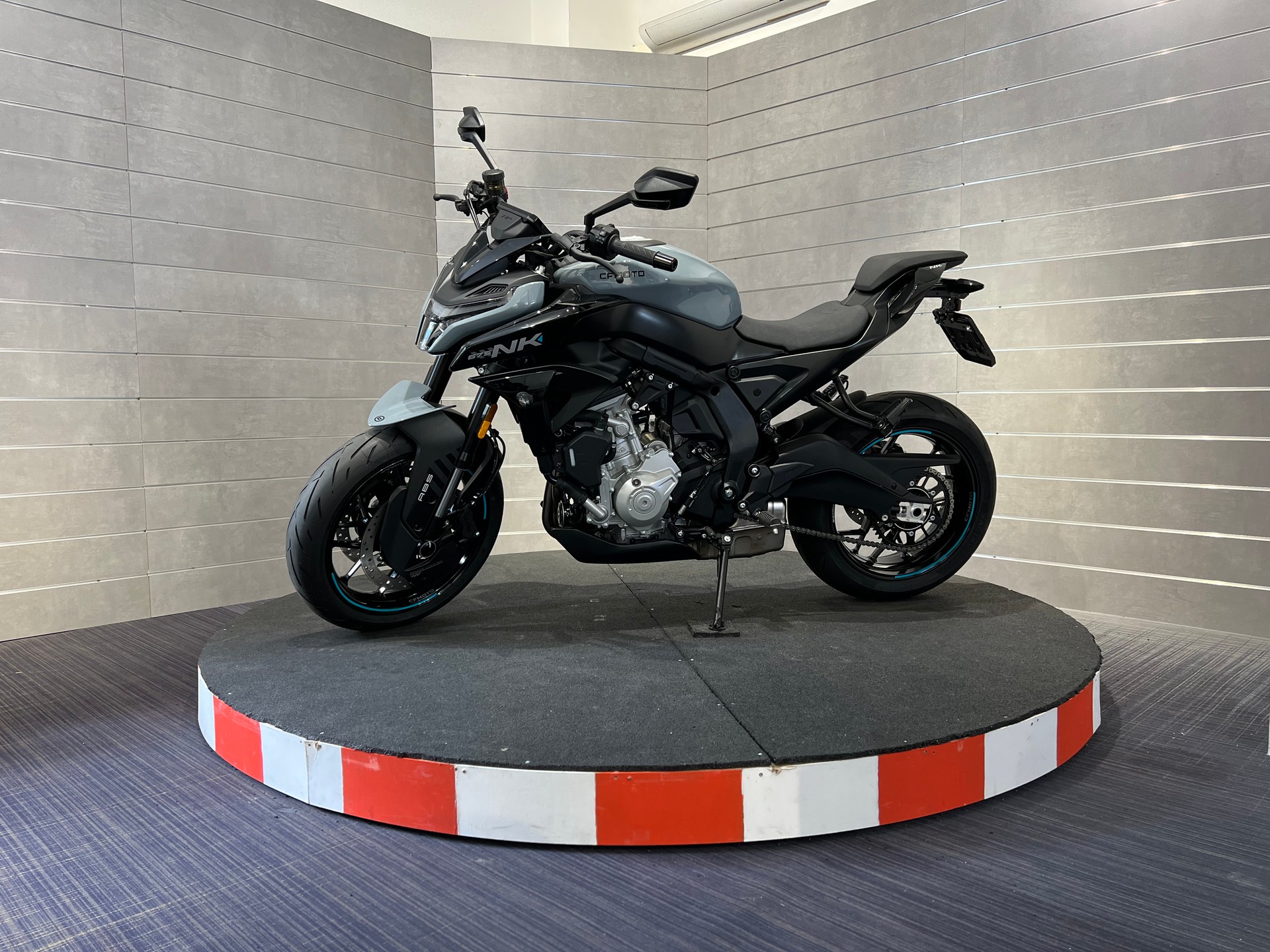 CF MOTO 675NK-showroom-element-1