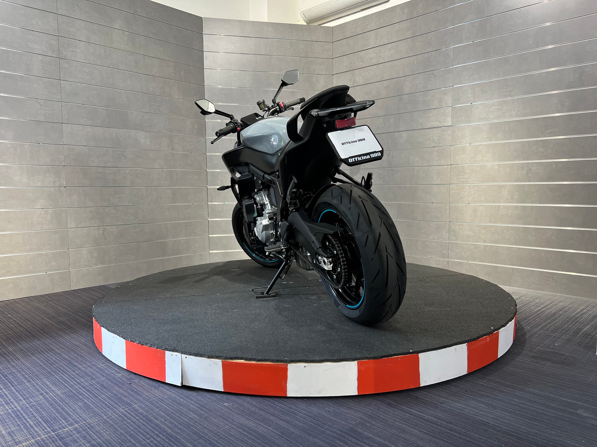 CF MOTO 675NK-showroom-element-3