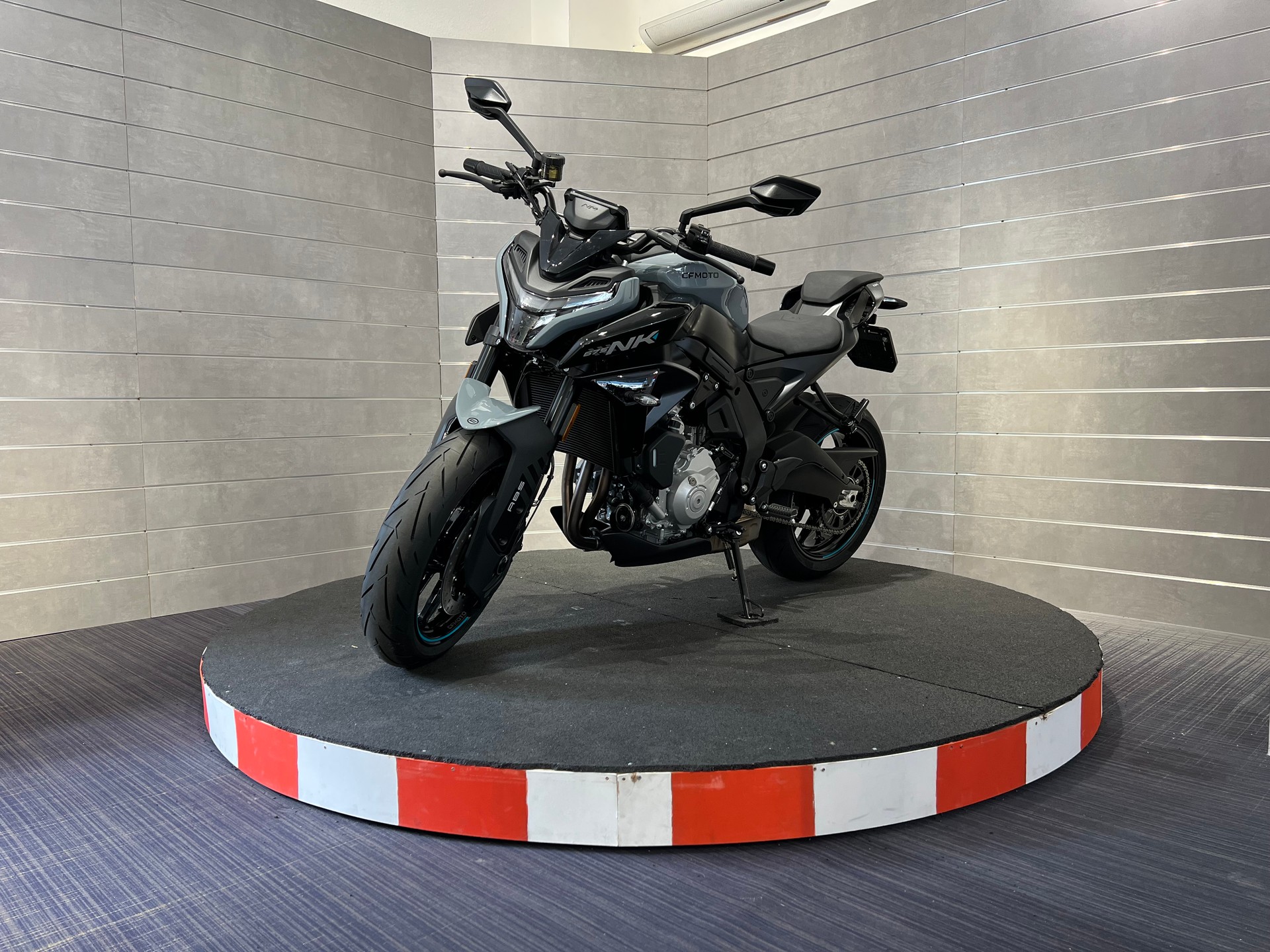 CF MOTO 675NK
