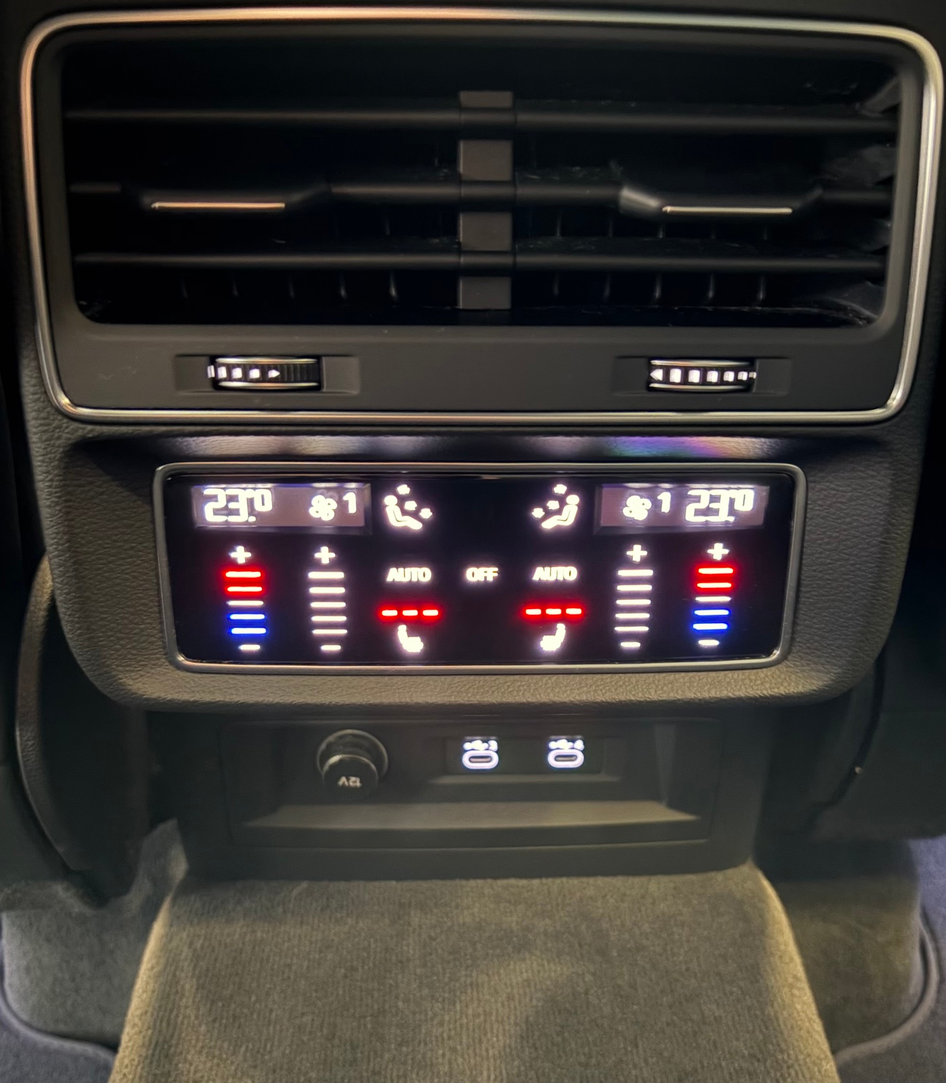 AUDI RSQ8 | CH Swiss | Carbon | B&O | Keramik | DYNAMIKPAKET PLUS | AHK | Standheizung | NP: 230K! |-image-19