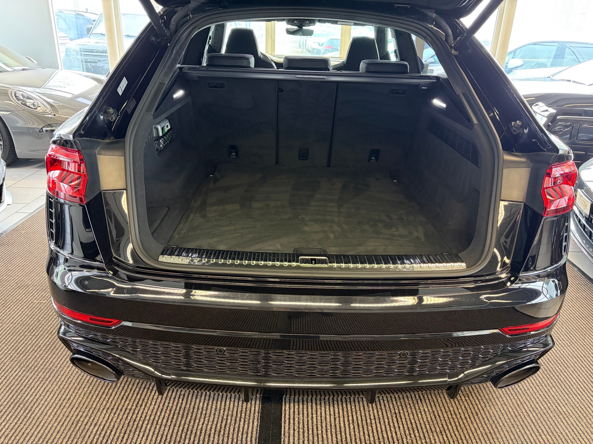 AUDI RSQ8 | CH Swiss | Carbon | B&O | Keramik | DYNAMIKPAKET PLUS | AHK | Standheizung | NP: 230K! |-image-21