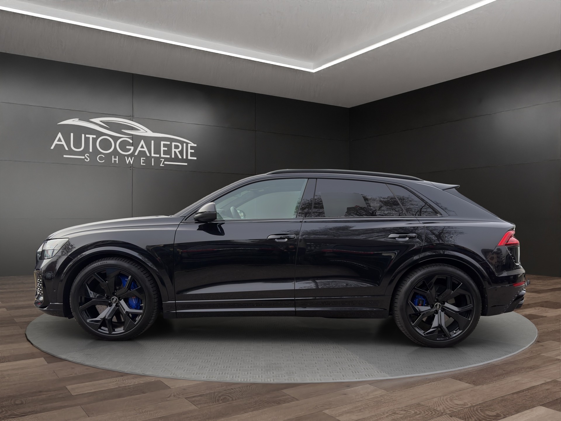 AUDI RSQ8 | CH Swiss | Carbon | B&O | Keramik | DYNAMIKPAKET PLUS | AHK | Standheizung | NP: 230K! |-showroom-element-1
