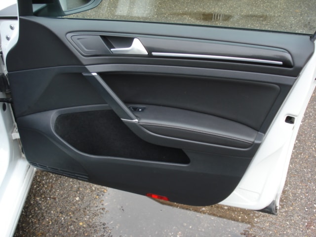 VW Golf Variant 2.0 TSI R 4 Motion DSG-image-18