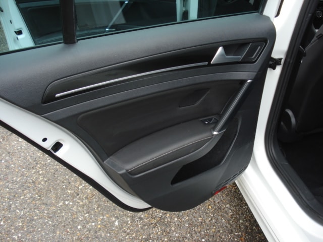 VW Golf Variant 2.0 TSI R 4 Motion DSG-image-24