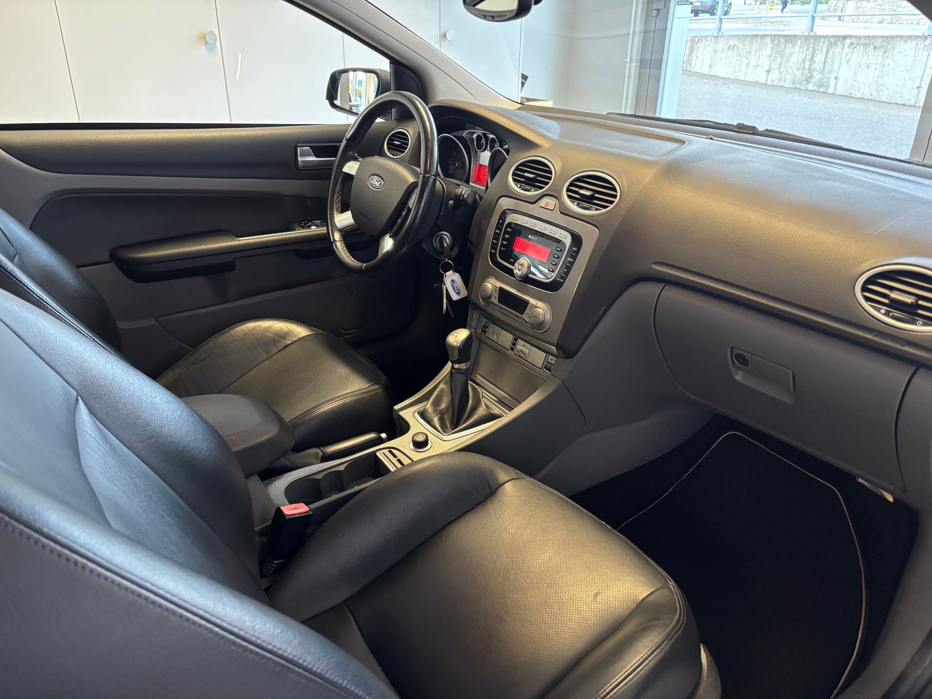 FORD Focus CC 2.0i Titanium-image-7