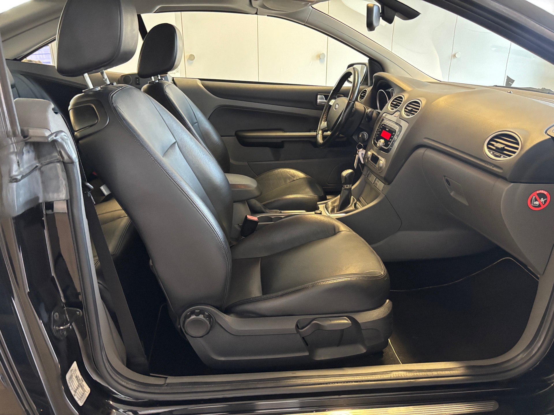 FORD Focus CC 2.0i Titanium-image-9