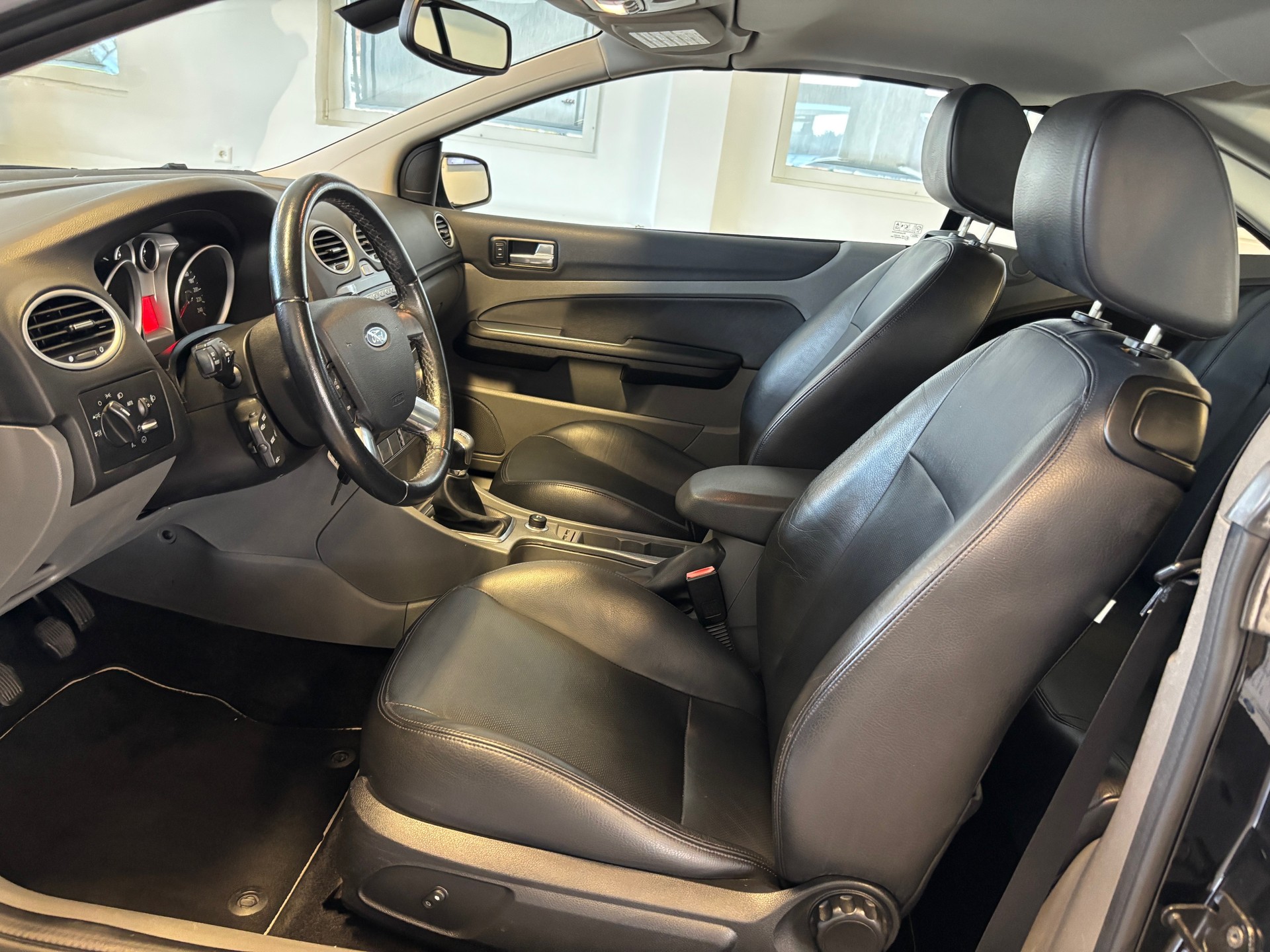 FORD Focus CC 2.0i Titanium-image-6