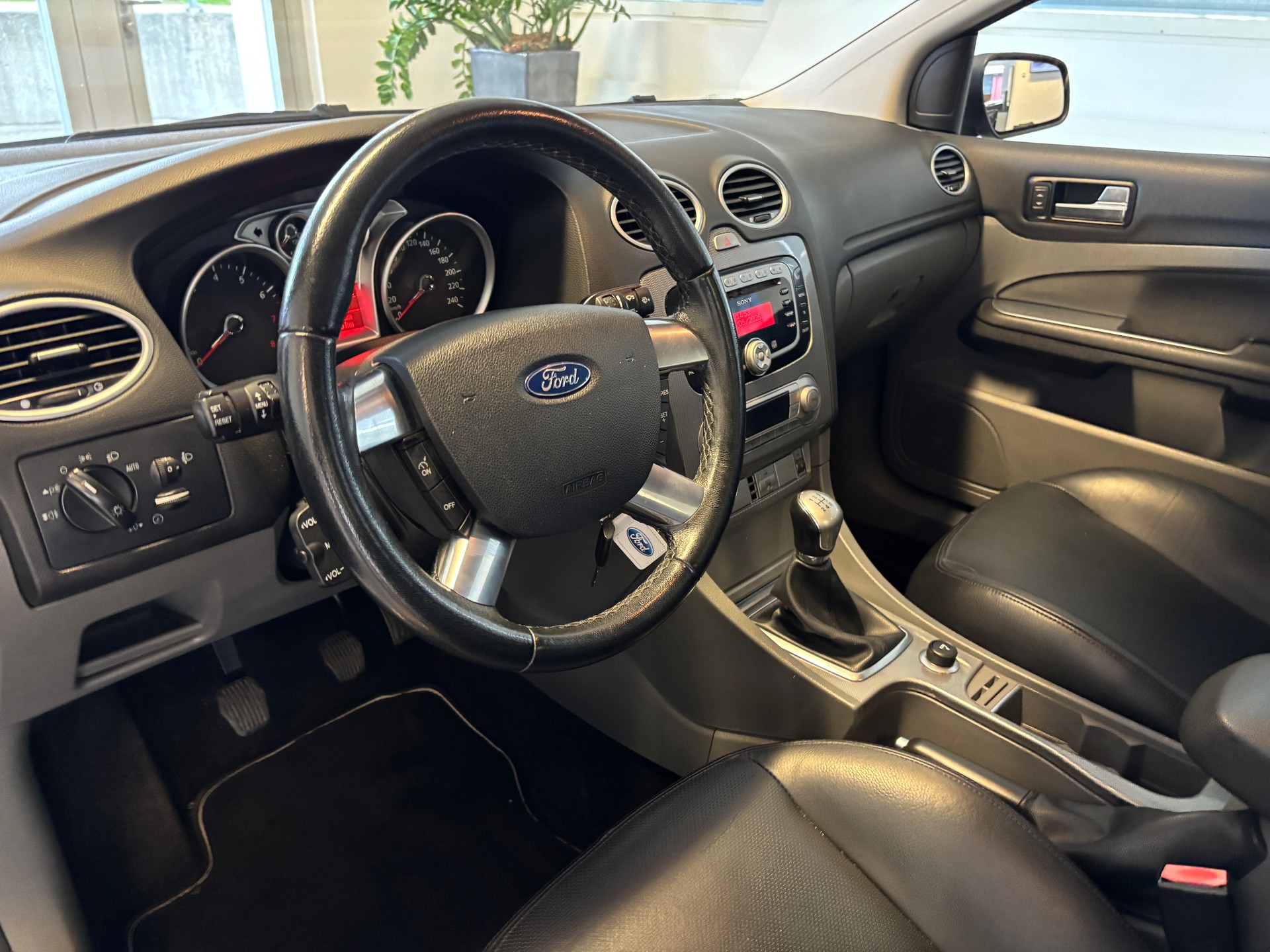 FORD Focus CC 2.0i Titanium-image-5