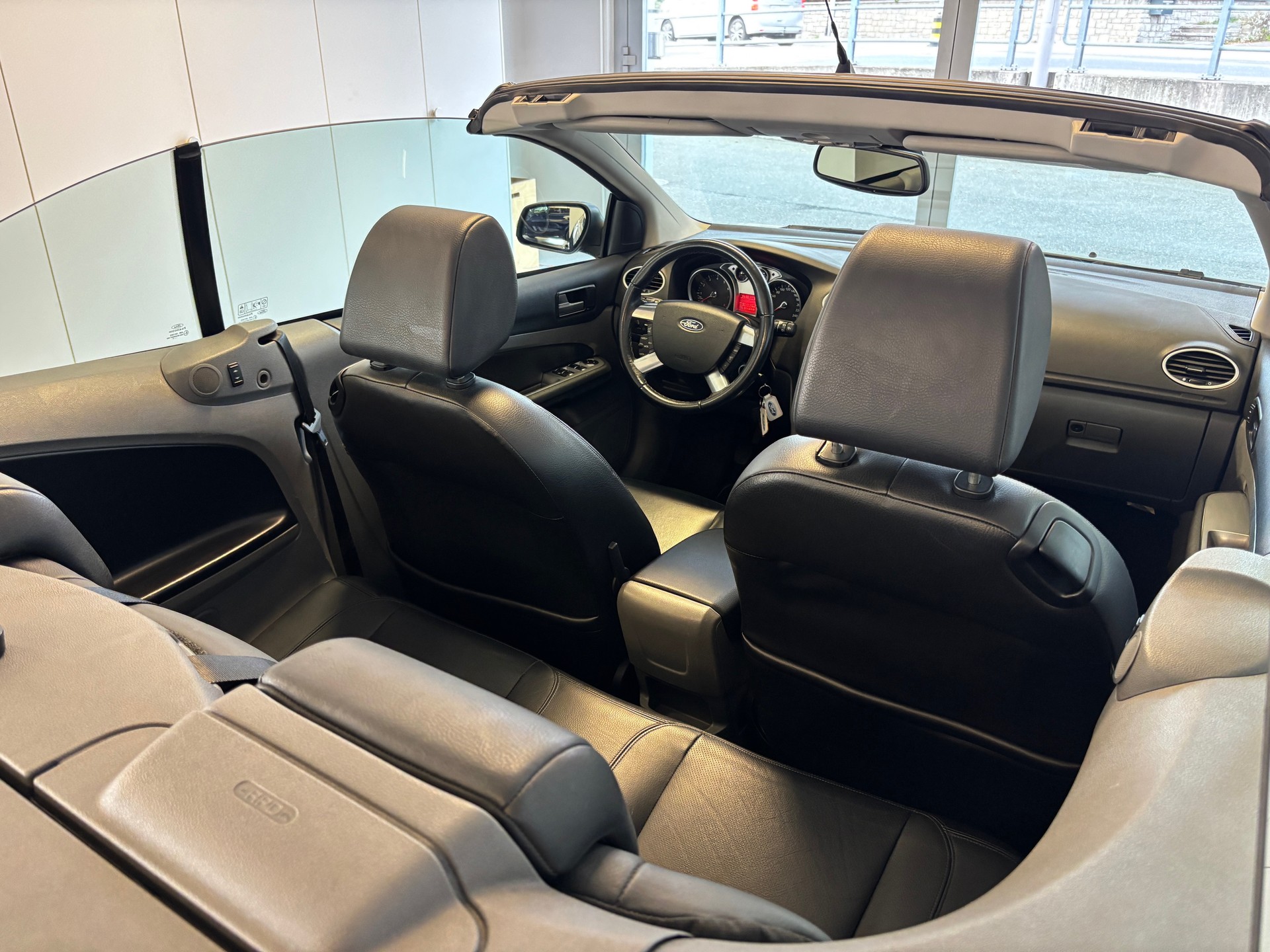 FORD Focus CC 2.0i Titanium-image-14