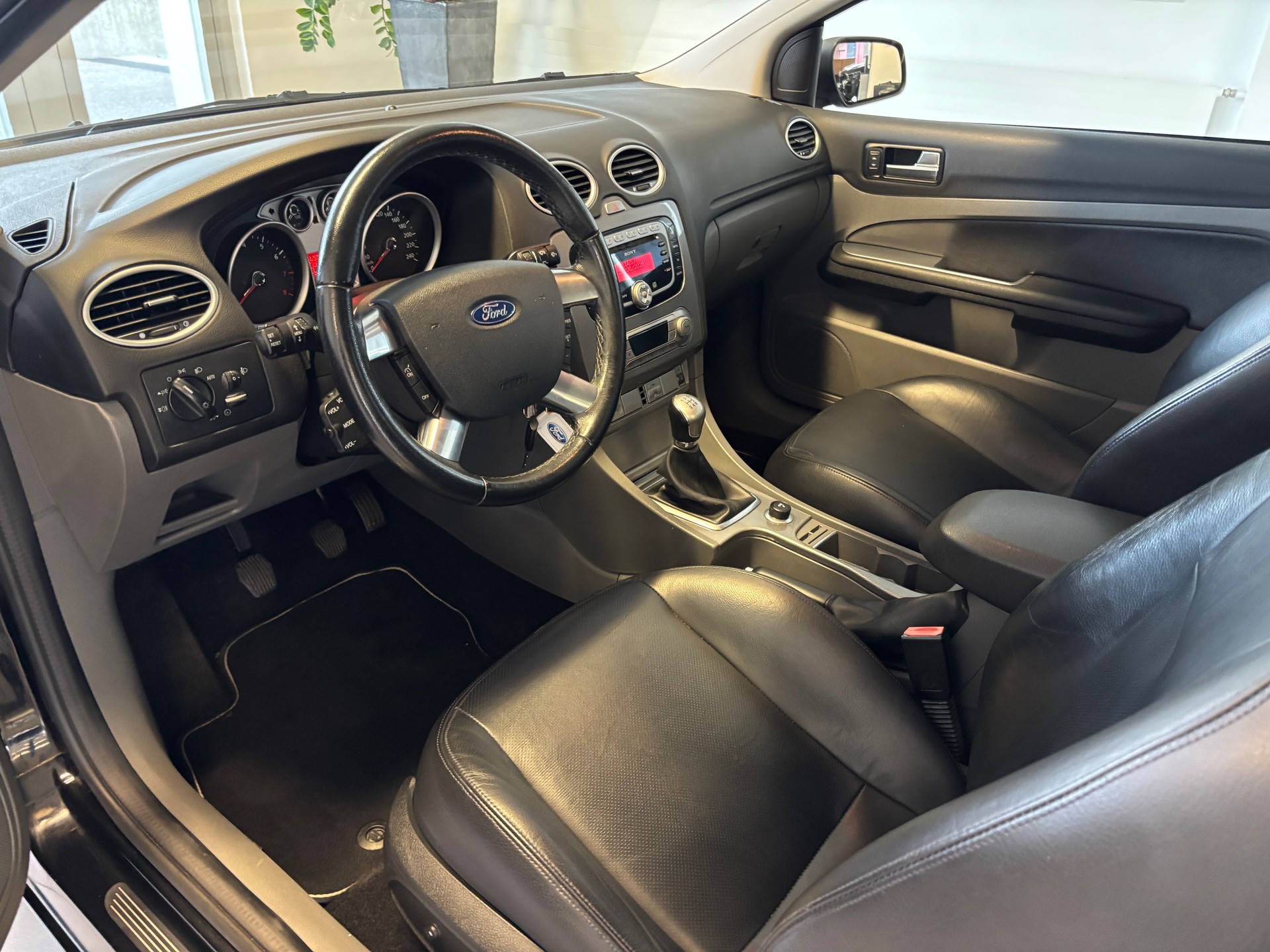 FORD Focus CC 2.0i Titanium-image-4