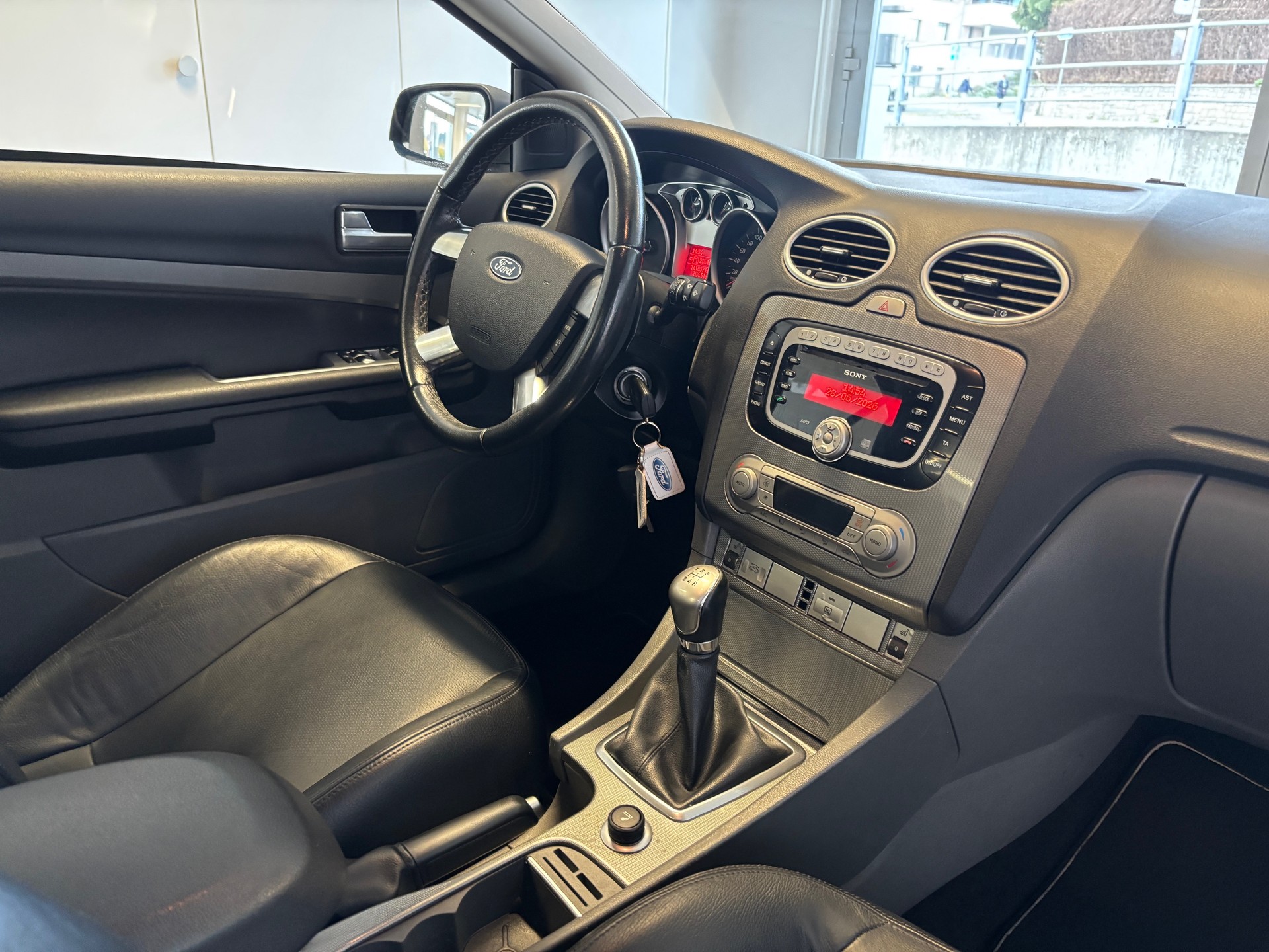 FORD Focus CC 2.0i Titanium-image-8