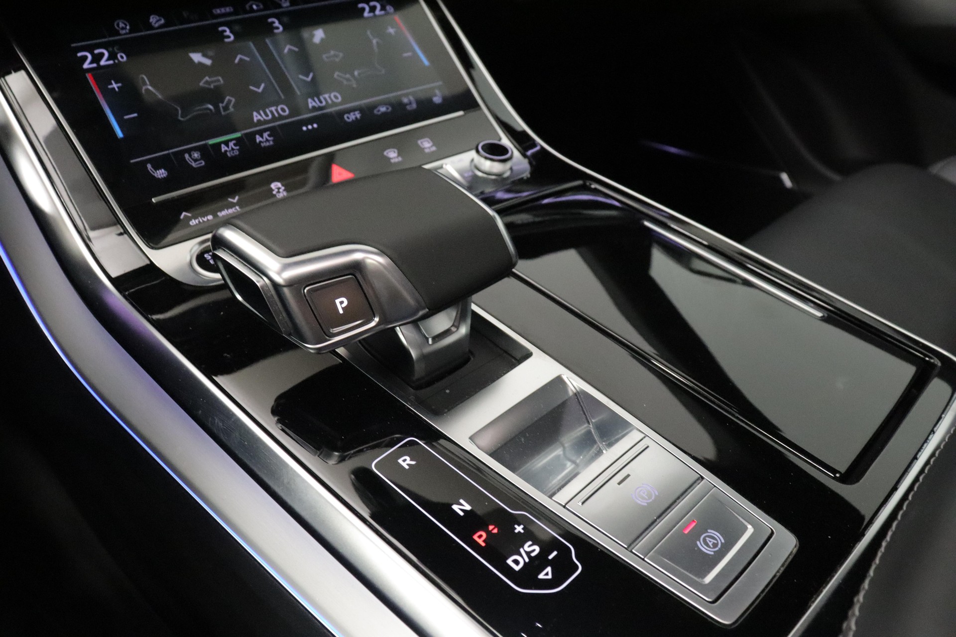 AUDI Q8 3.0 55 TFSI quattro T-Tronic-image-15