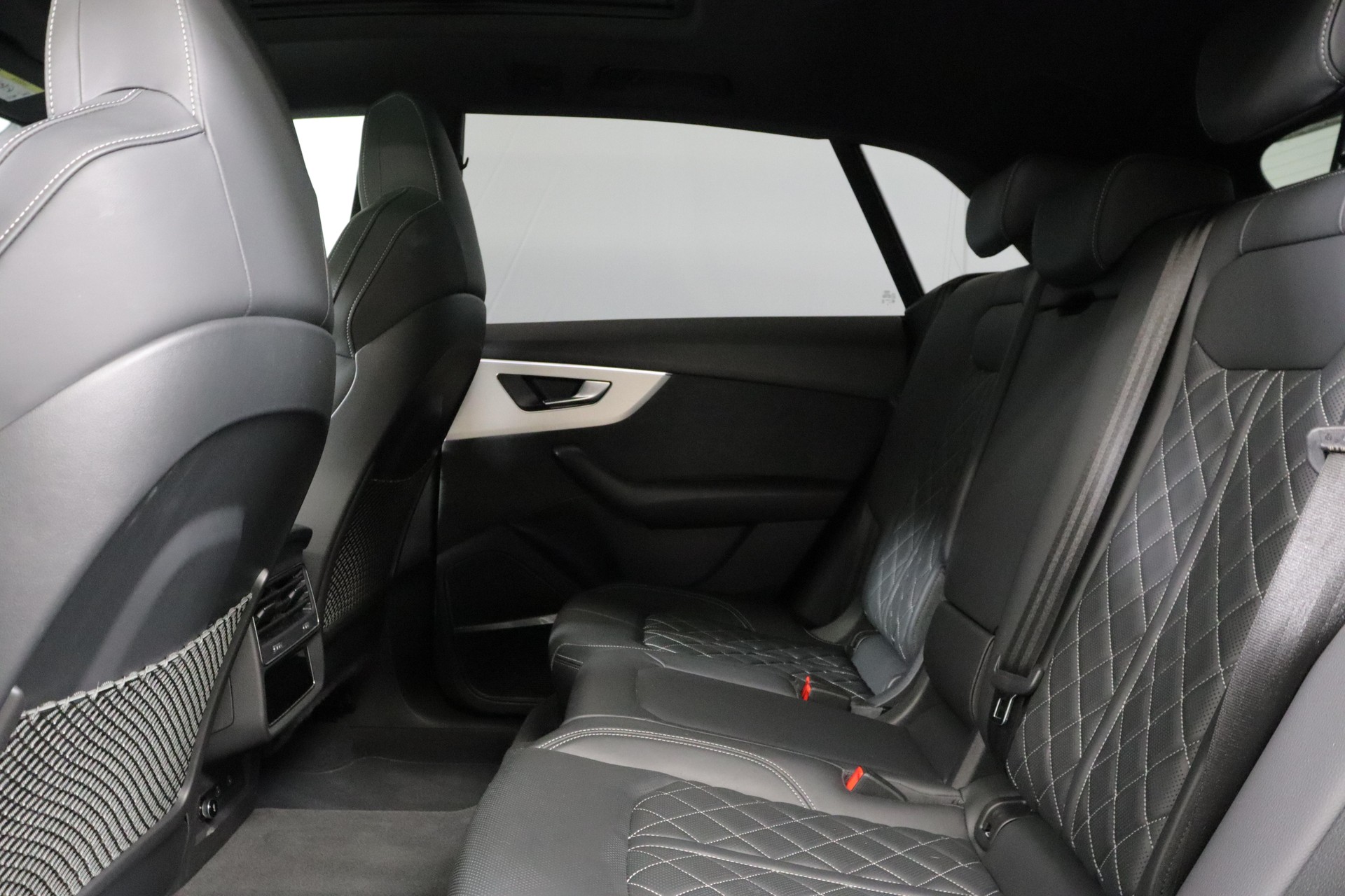 AUDI Q8 3.0 55 TFSI quattro T-Tronic-image-3