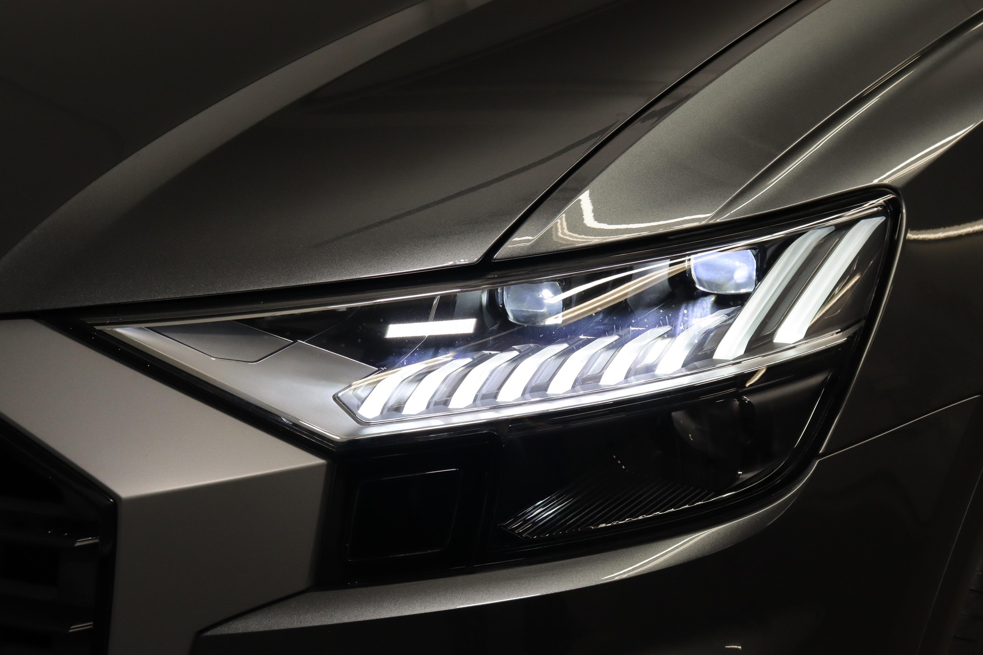 AUDI Q8 3.0 55 TFSI quattro T-Tronic-image-19