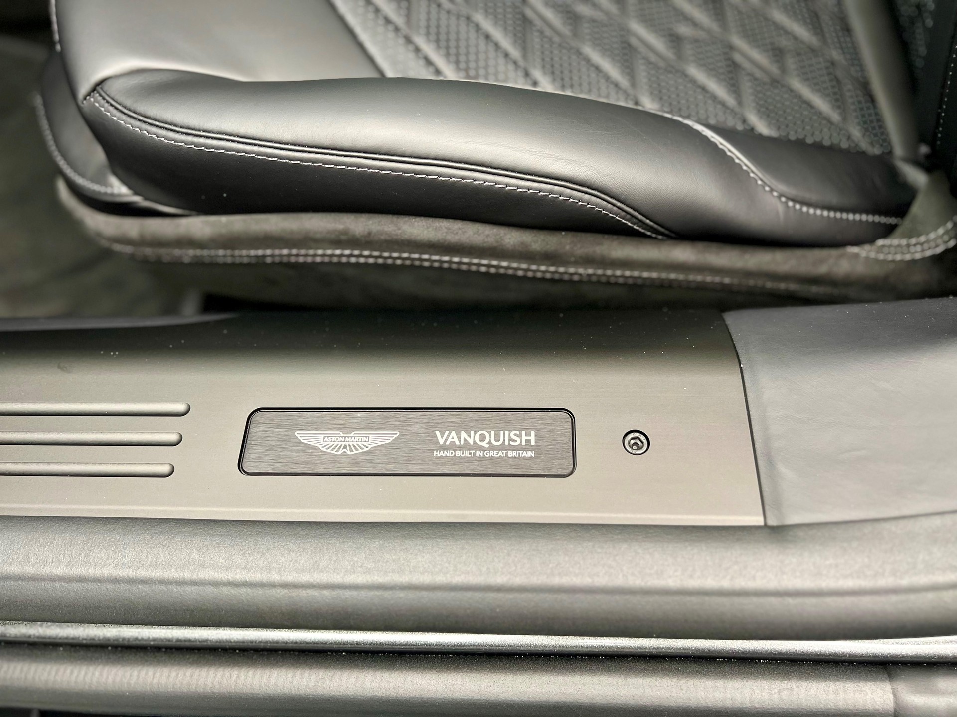 ASTON MARTIN Vanquish 5.2 V12 Bi-Turbo-image-14