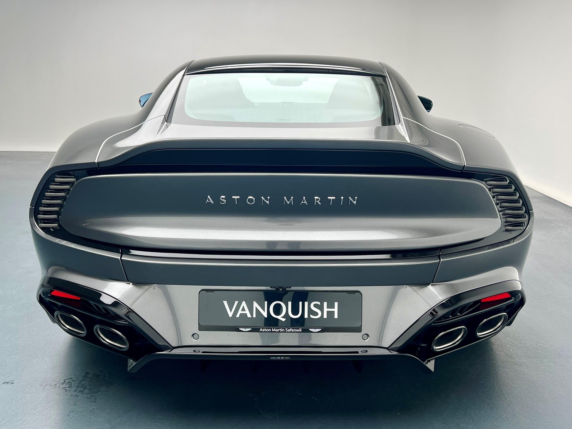 ASTON MARTIN Vanquish 5.2 V12 Bi-Turbo-image-25