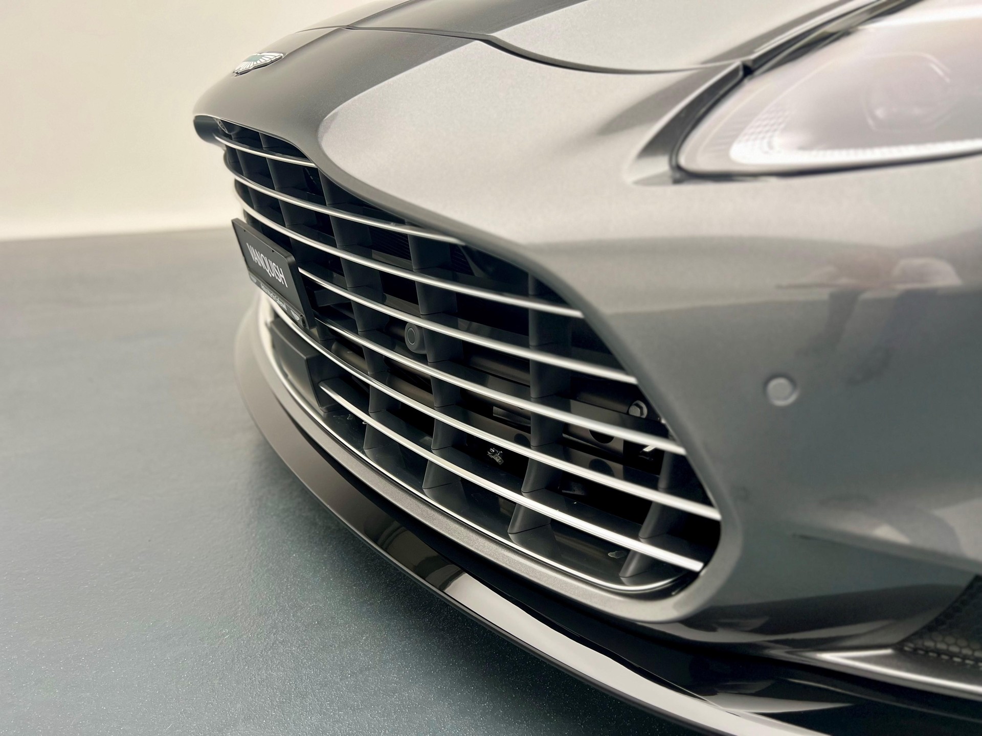 ASTON MARTIN Vanquish 5.2 V12 Bi-Turbo-image-18