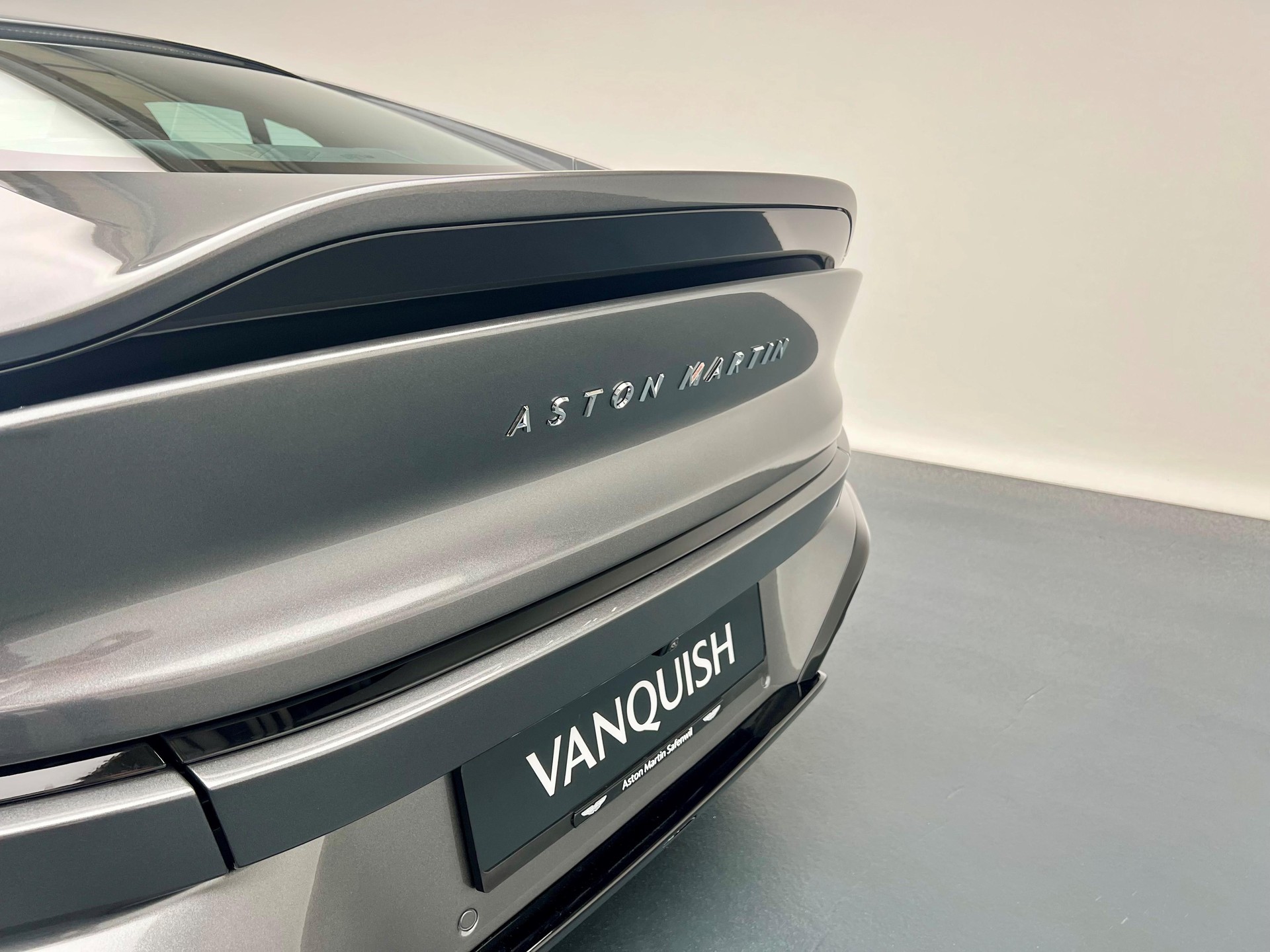 ASTON MARTIN Vanquish 5.2 V12 Bi-Turbo-image-26