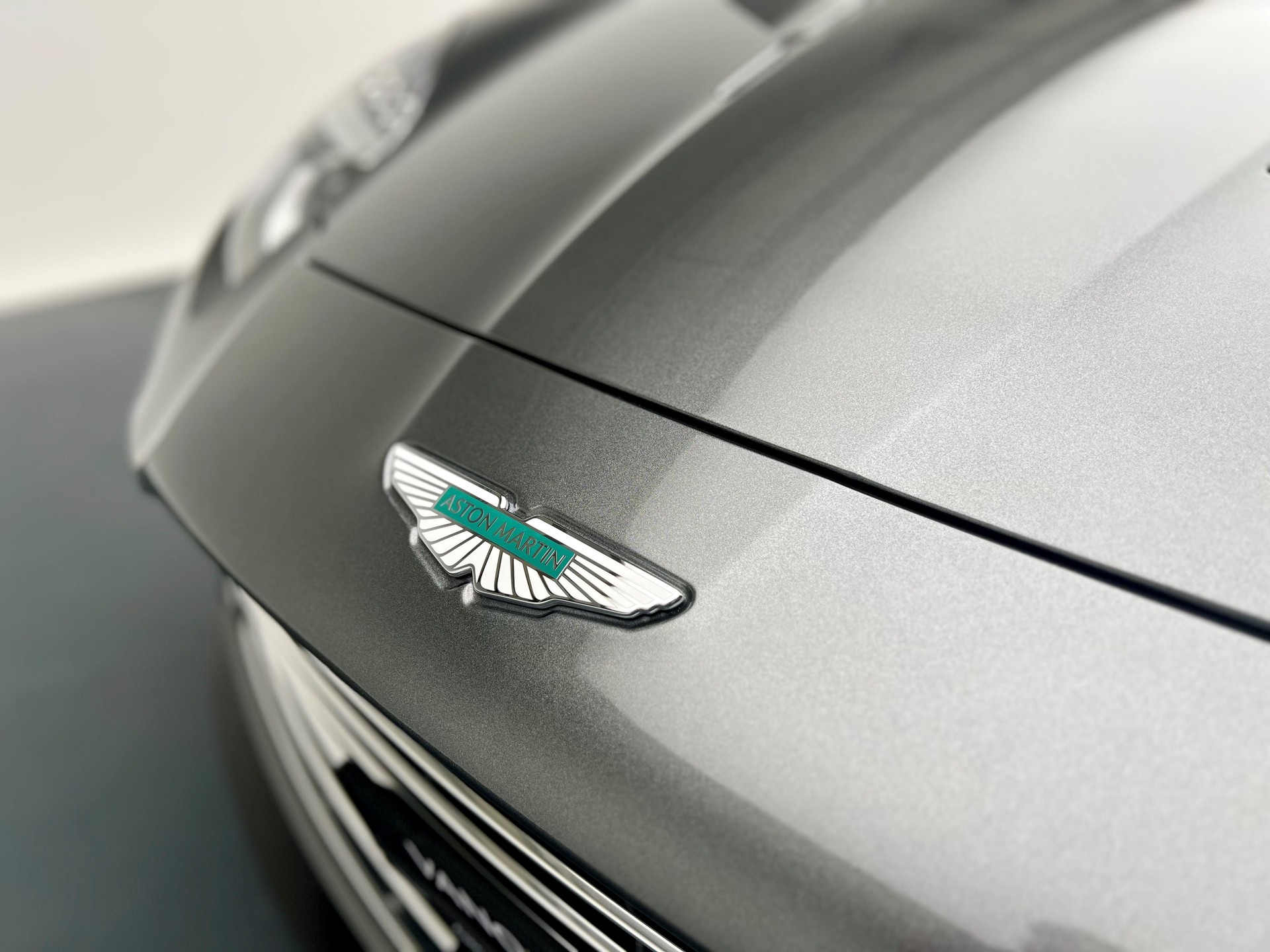 ASTON MARTIN Vanquish 5.2 V12 Bi-Turbo-image-20