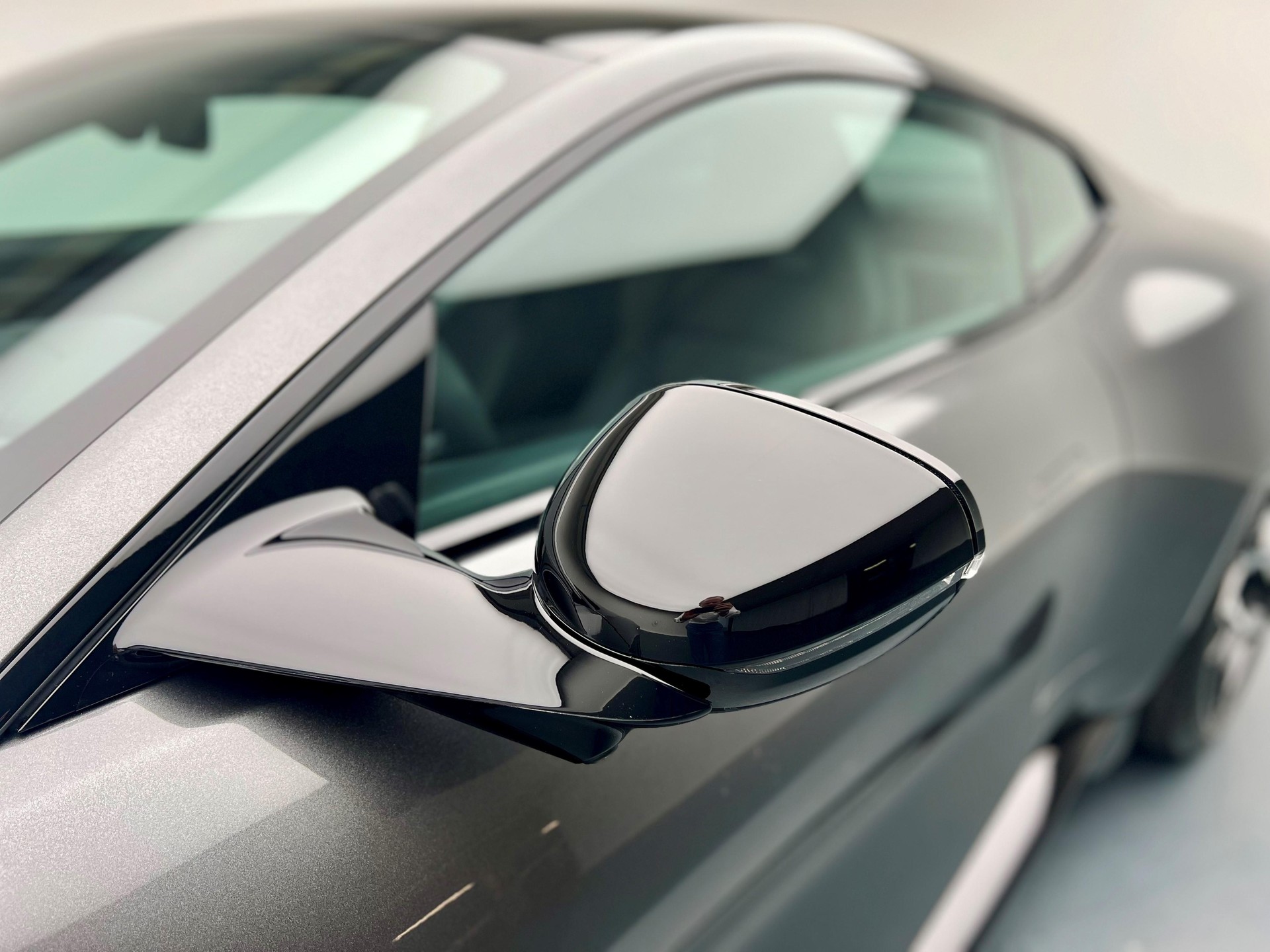 ASTON MARTIN Vanquish 5.2 V12 Bi-Turbo-image-24