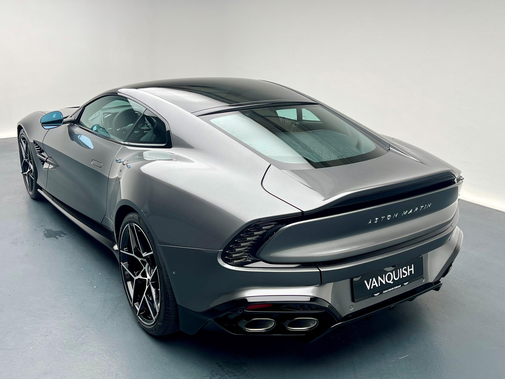 ASTON MARTIN Vanquish 5.2 V12 Bi-Turbo-showroom-element-3