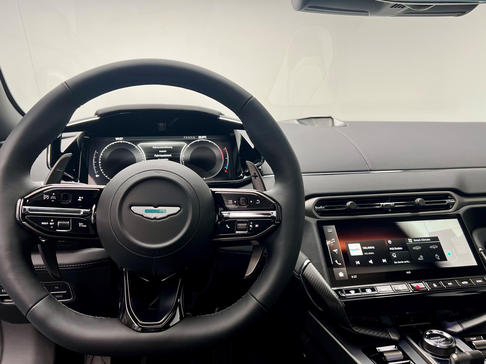 ASTON MARTIN Vanquish 5.2 V12 Bi-Turbo-image-6