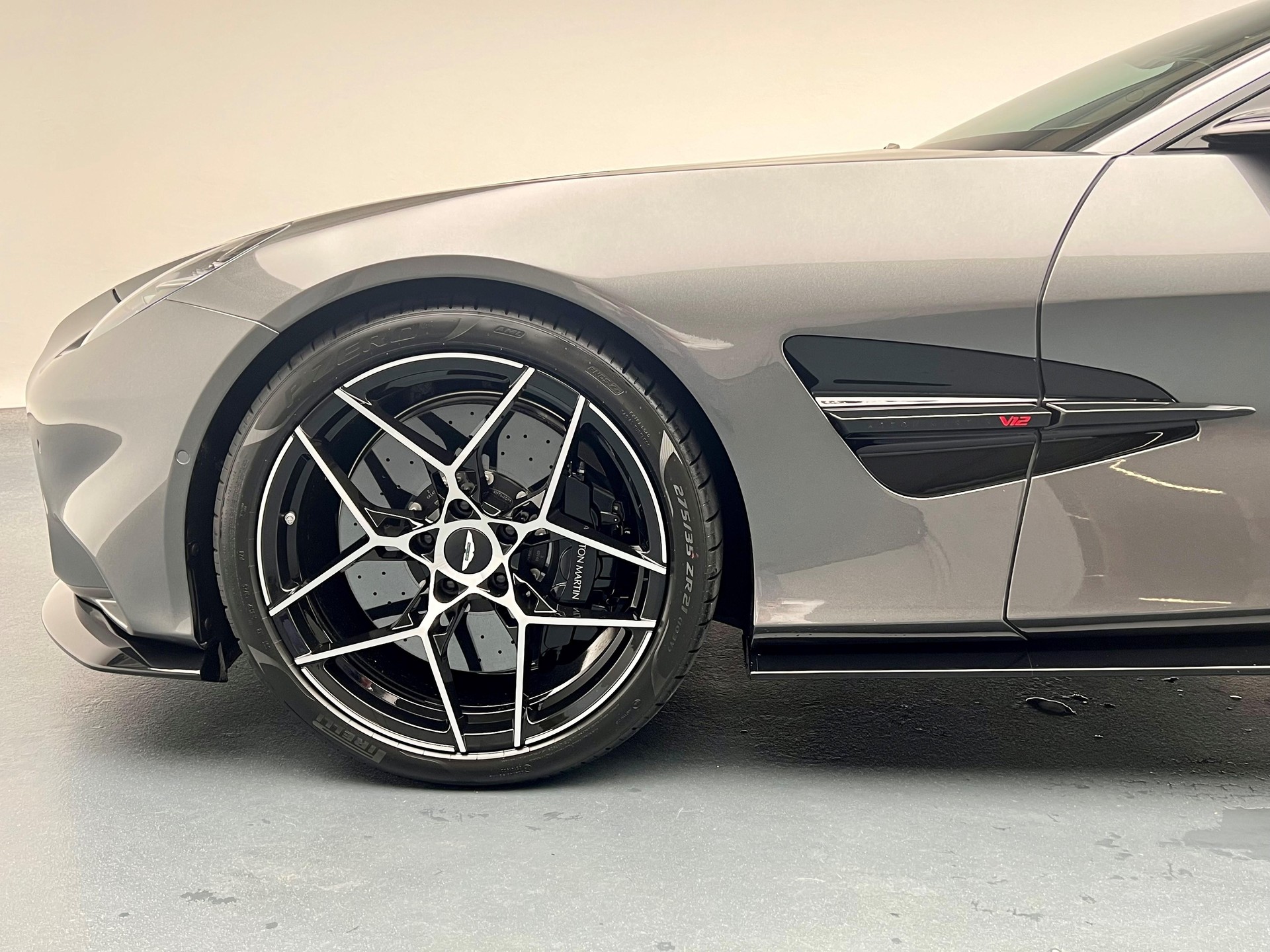 ASTON MARTIN Vanquish 5.2 V12 Bi-Turbo-image-23