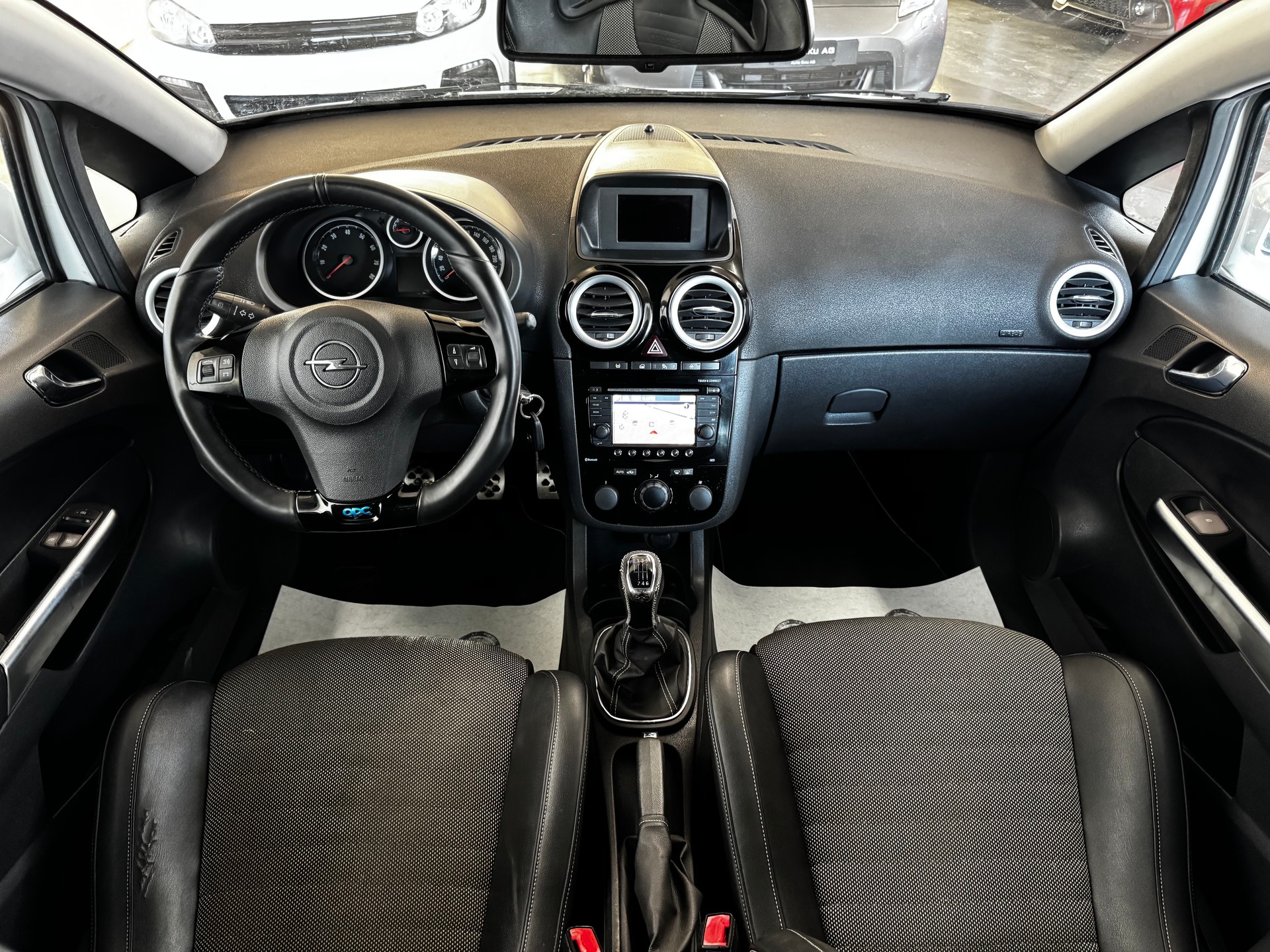 OPEL Corsa 1.6 Turbo OPC Nürburgring Edition-image-13