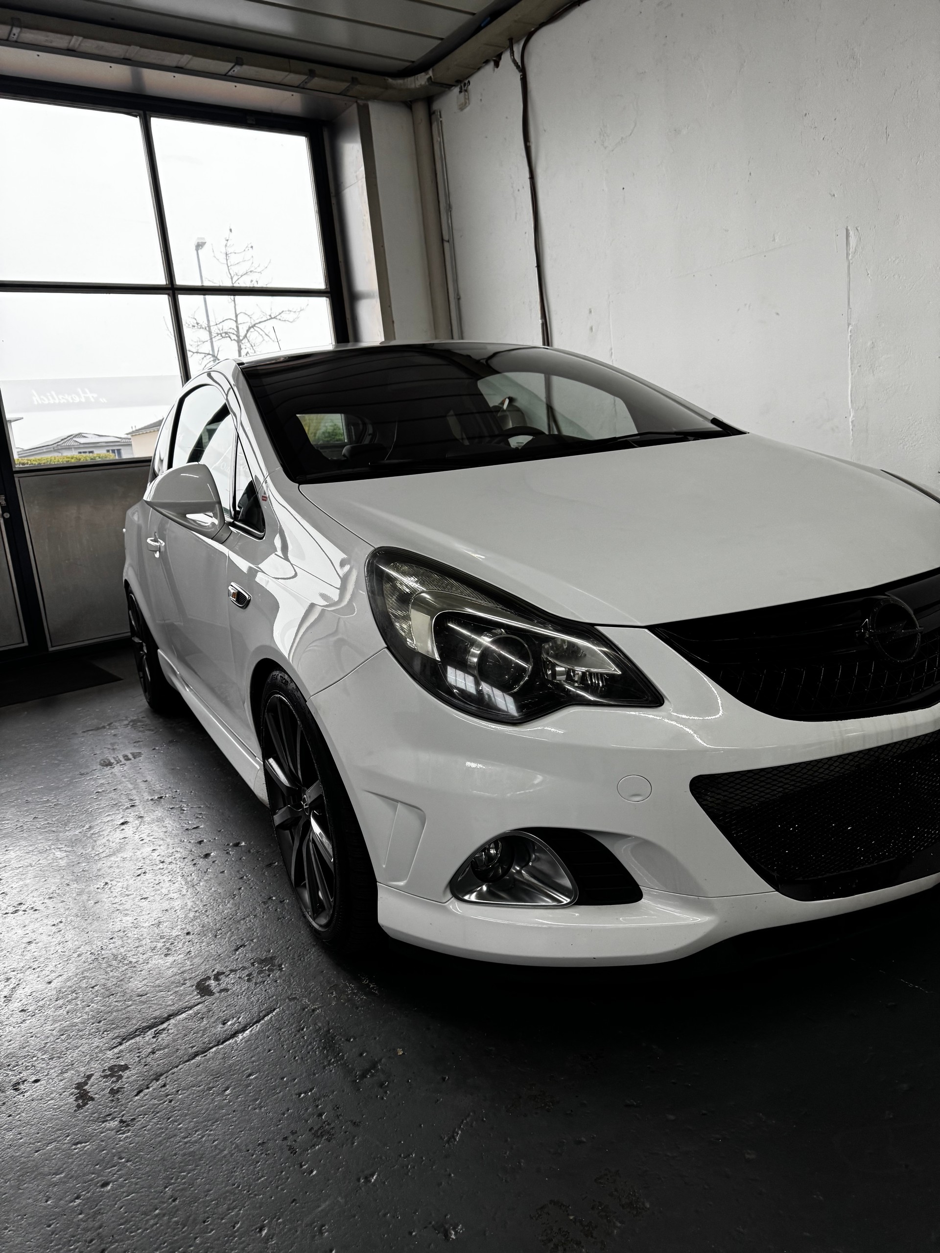 OPEL Corsa 1.6 Turbo OPC Nürburgring Edition-image-2