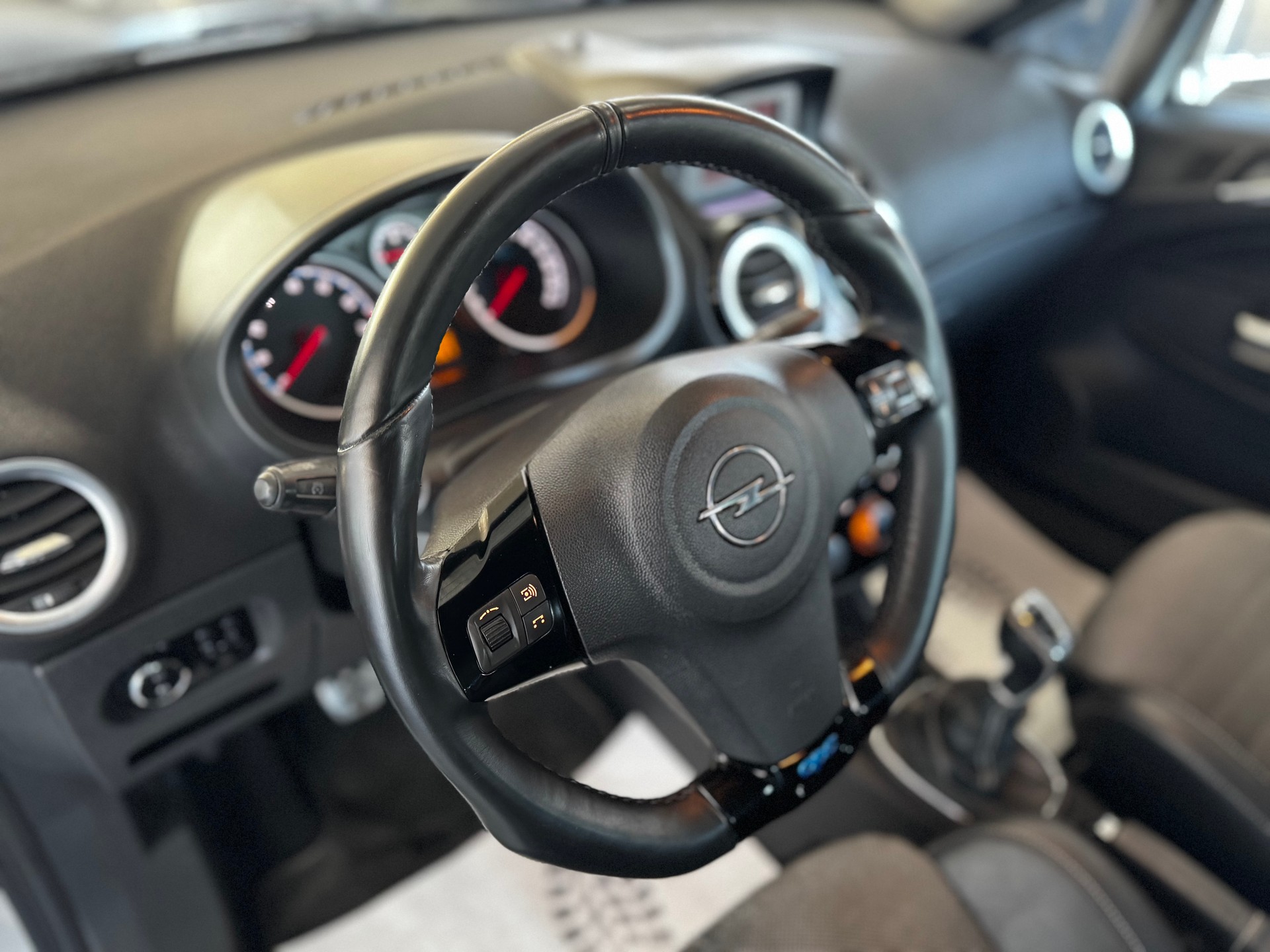 OPEL Corsa 1.6 Turbo OPC Nürburgring Edition-image-12