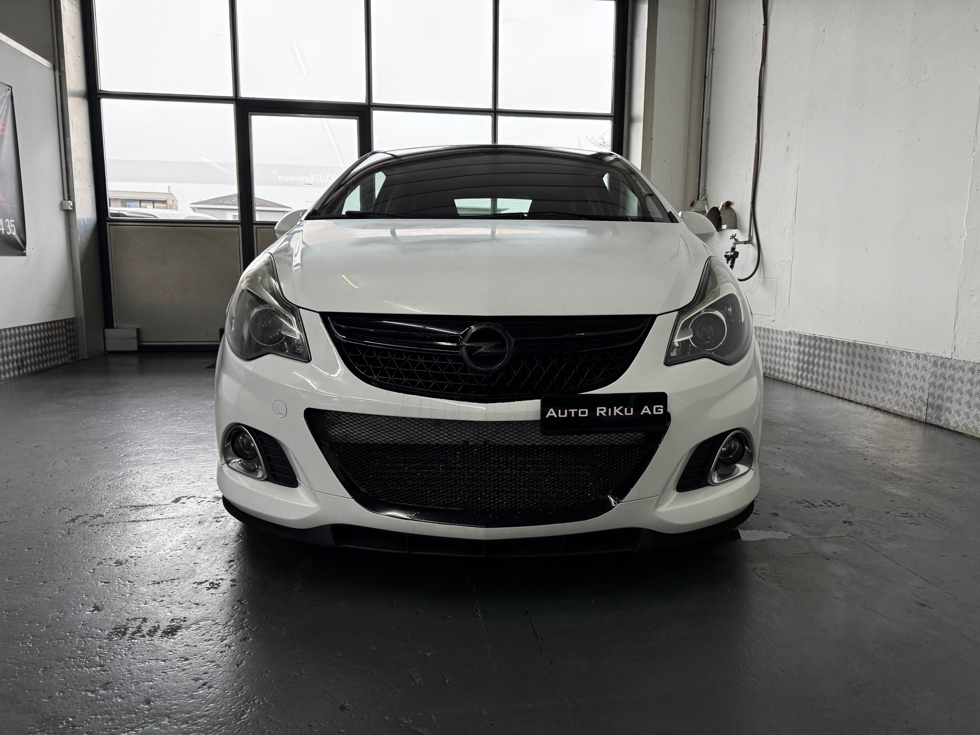 OPEL Corsa 1.6 Turbo OPC Nürburgring Edition-image-4