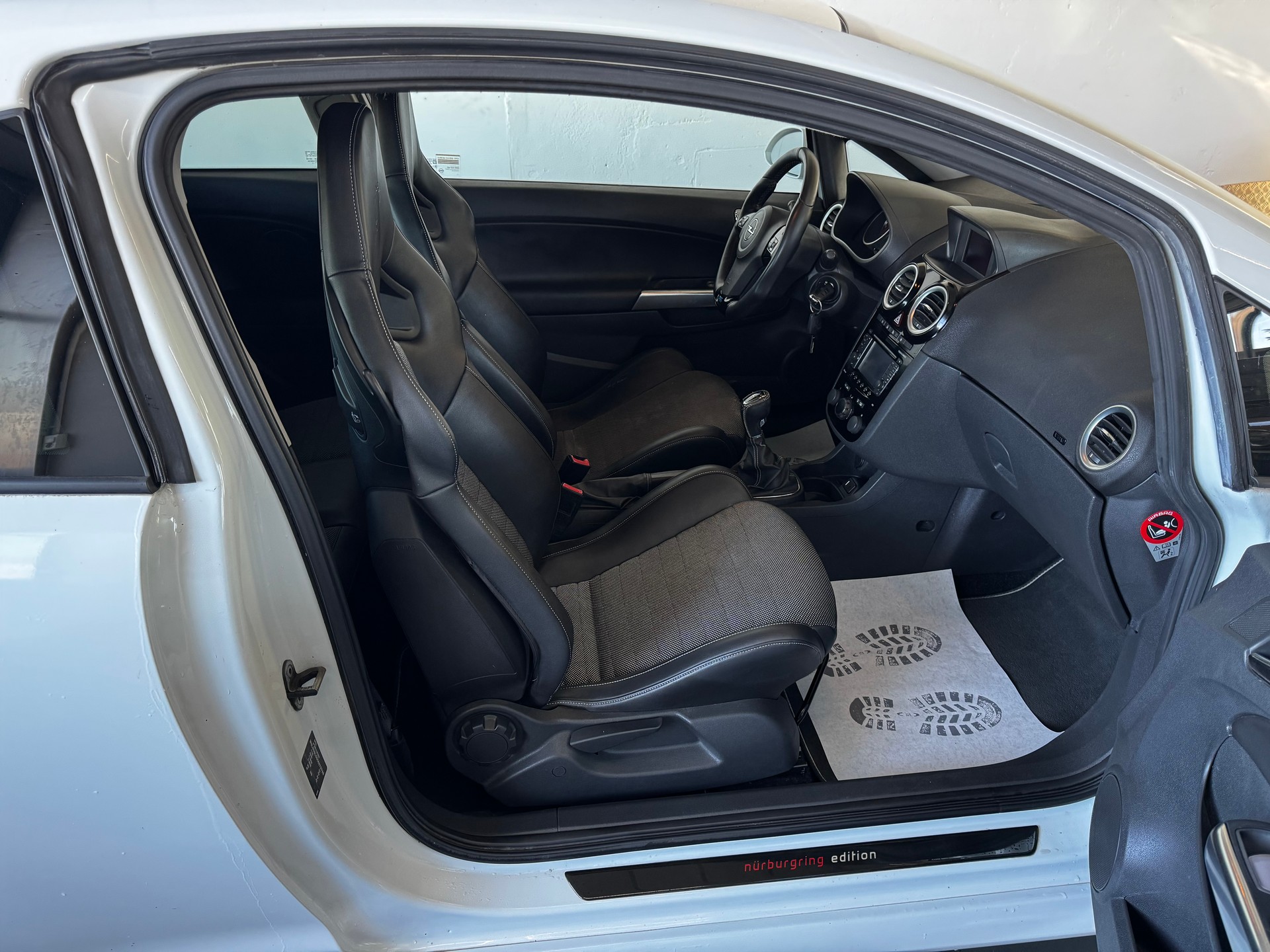 OPEL Corsa 1.6 Turbo OPC Nürburgring Edition-image-17