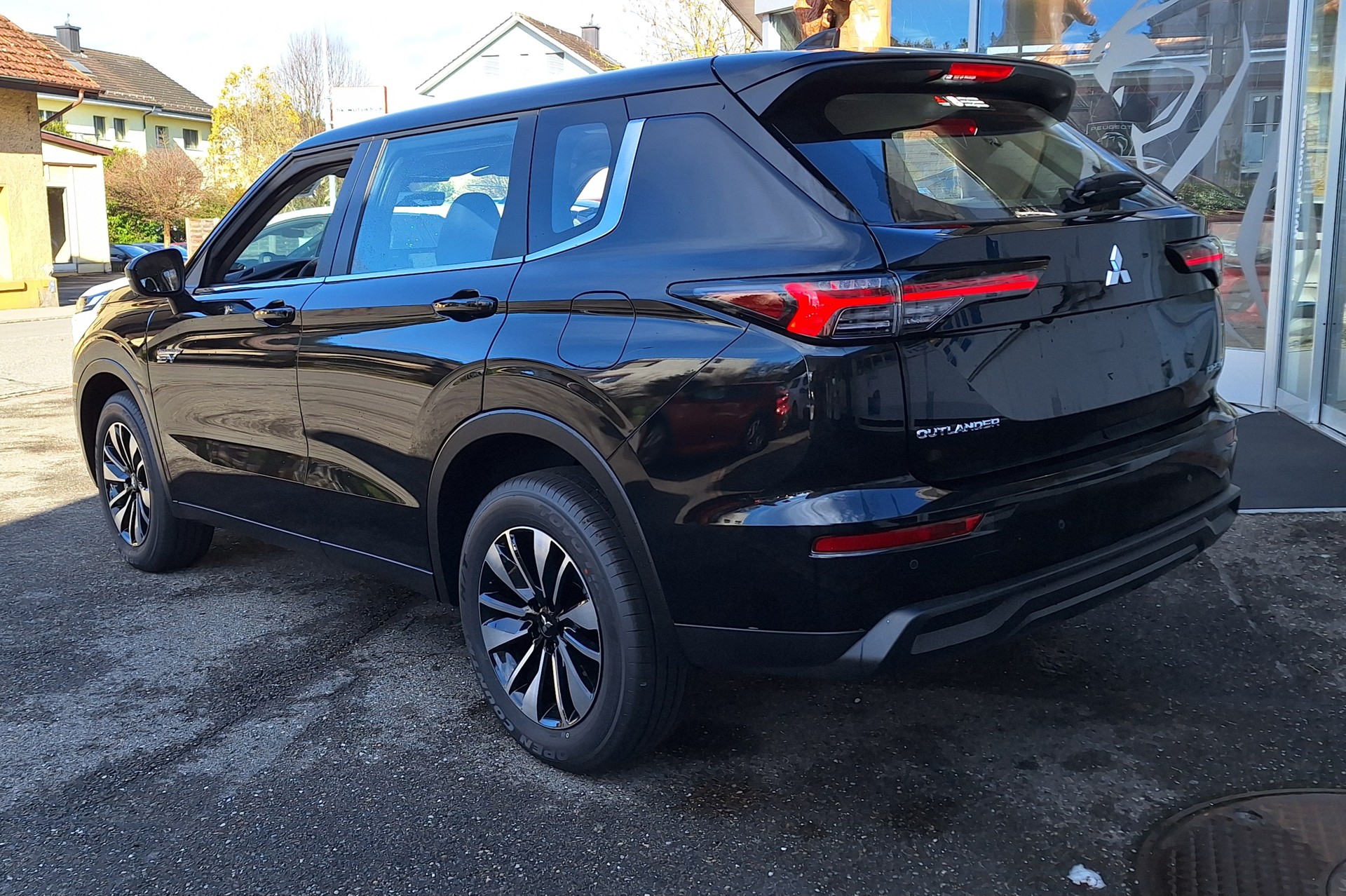 MITSUBISHI Outlander PHEV Inform Helvetia (135)-image-1