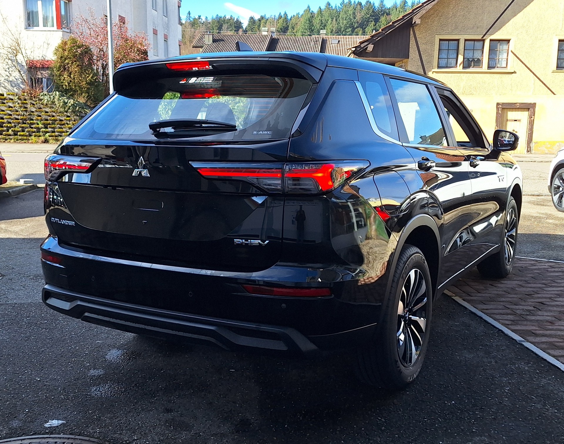 MITSUBISHI Outlander PHEV Inform Helvetia (135)-image-2