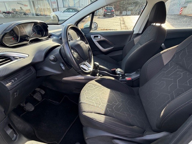 PEUGEOT 2008 1.2 PureTech Active-image-6