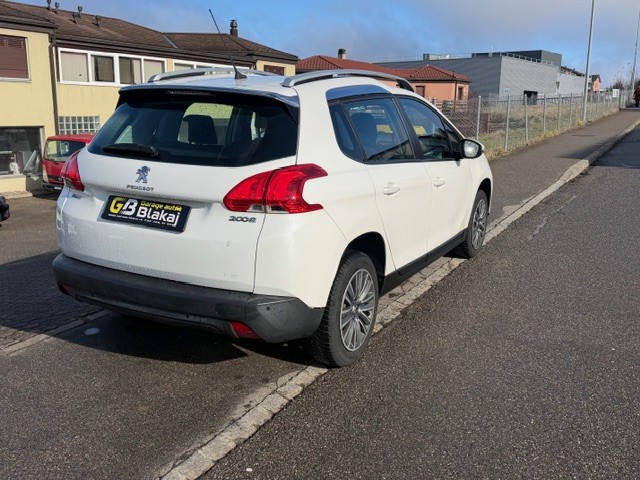 PEUGEOT 2008 1.2 PureTech Active-image-5