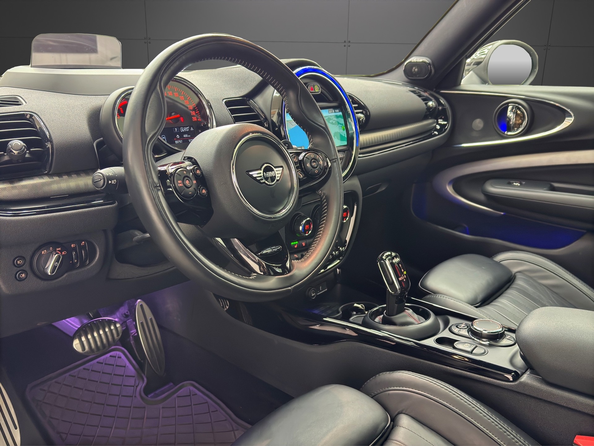 MINI Clubman Cooper SD ALL4 Steptronic-image-9