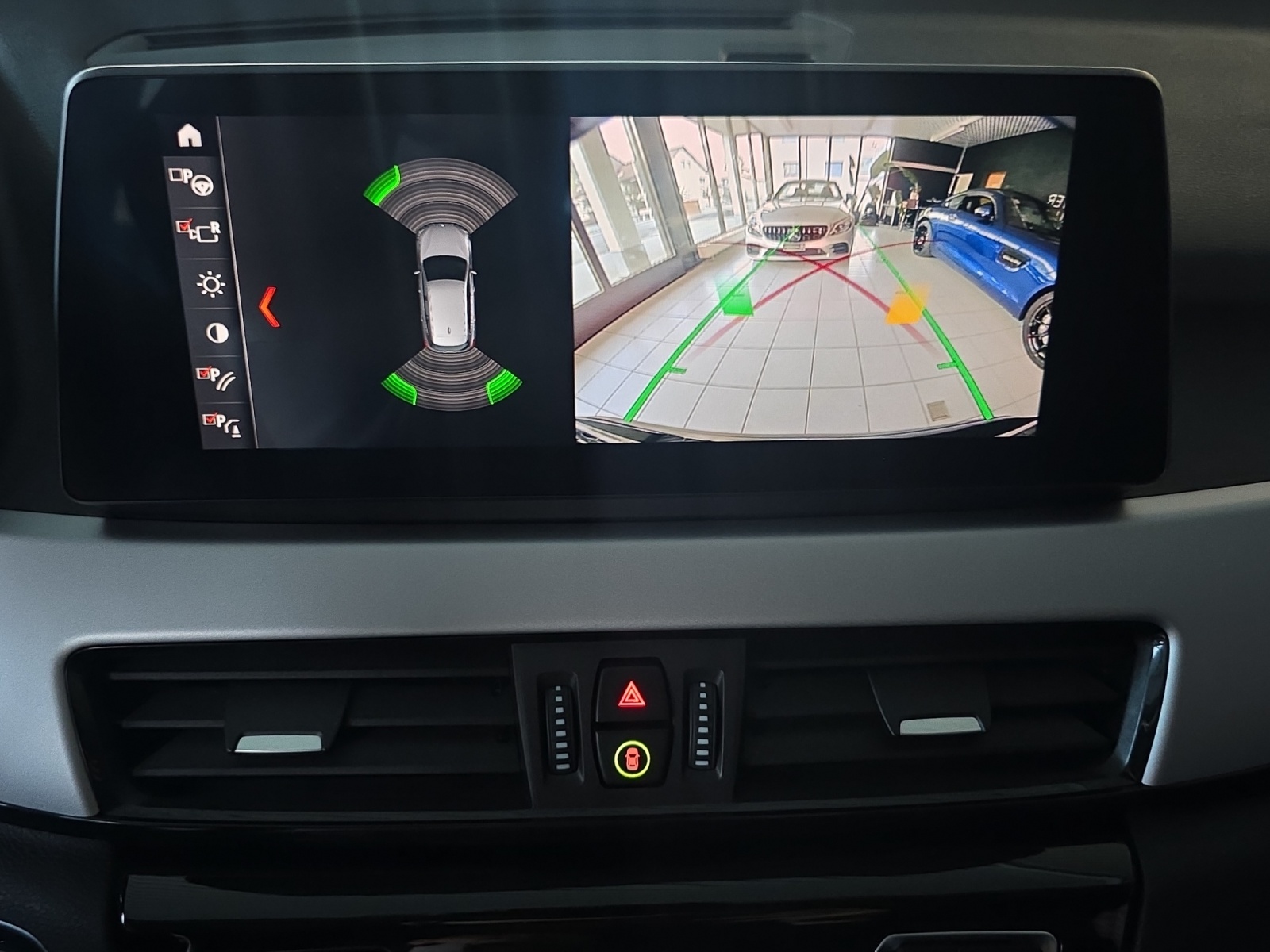 BMW X1 xDrive 20i Steptronic-image-18