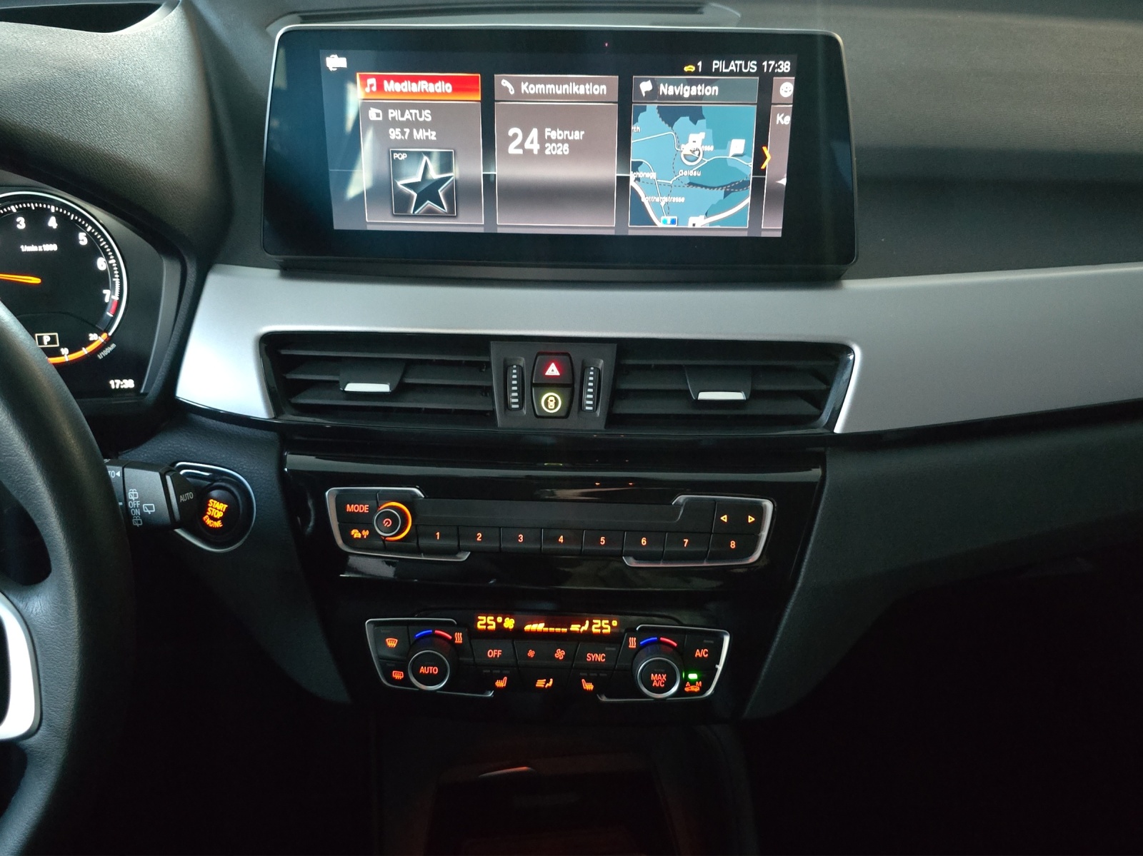 BMW X1 xDrive 20i Steptronic-image-14