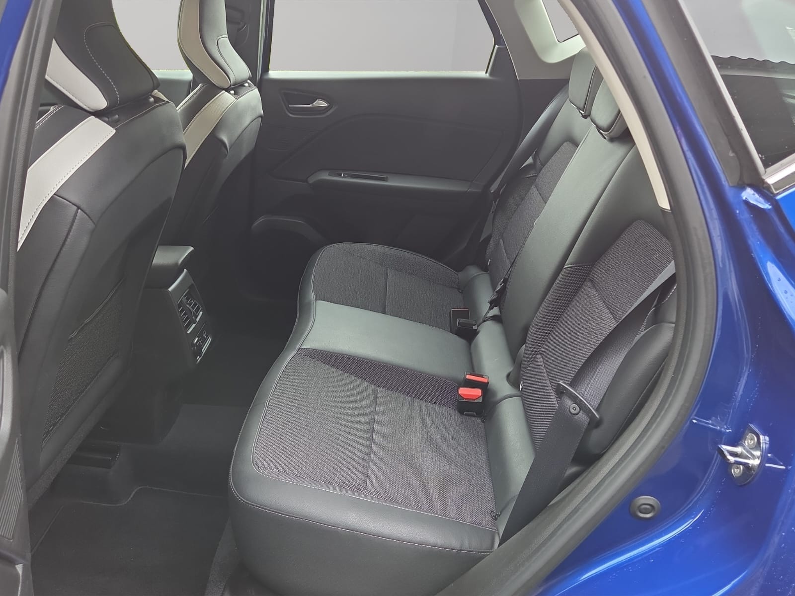 RENAULT Captur 1.6 E-Tech 160 Intens DHT-image-13