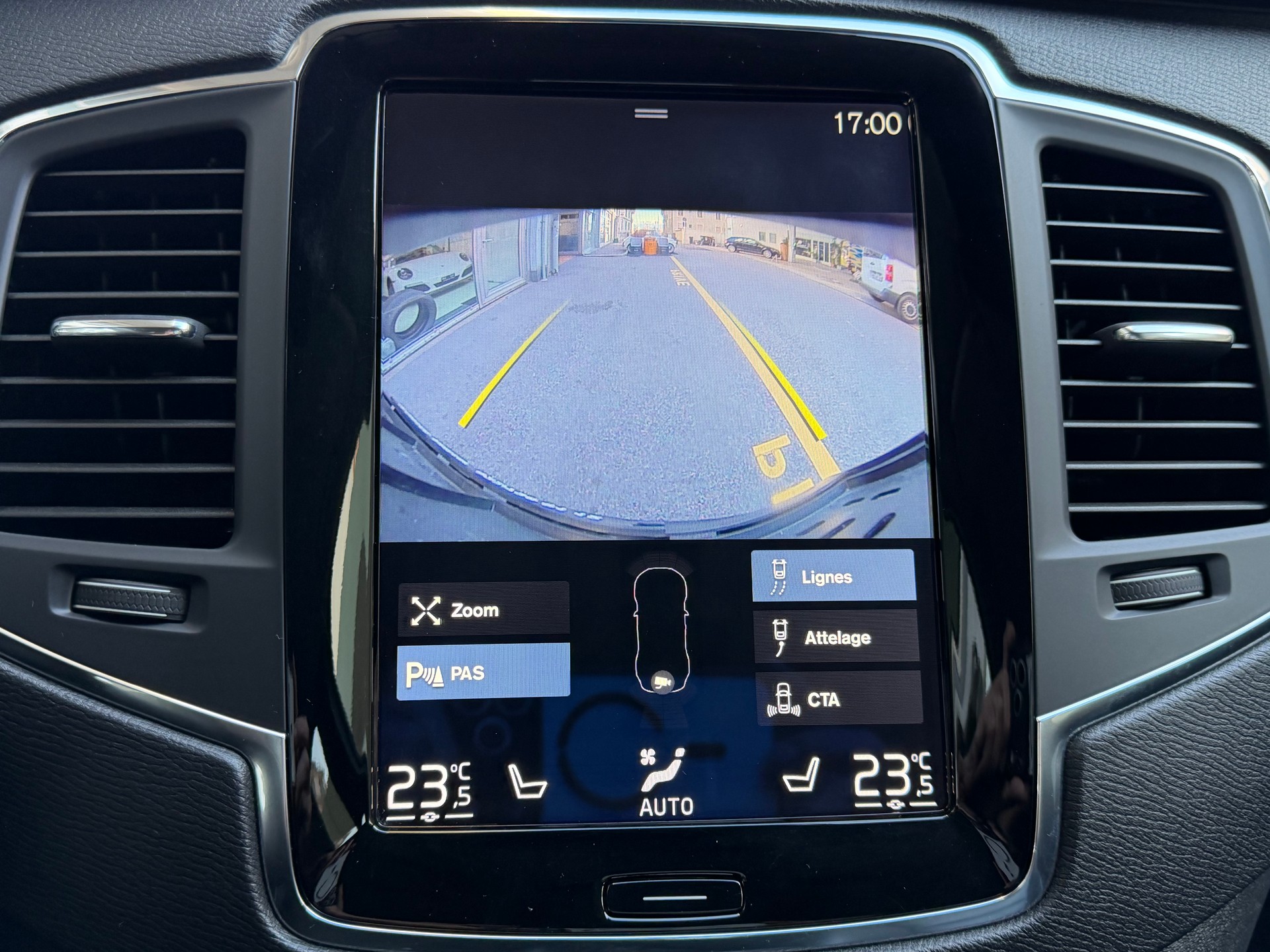 VOLVO XC90 D5 AWD Momentum Geartronic-image-11