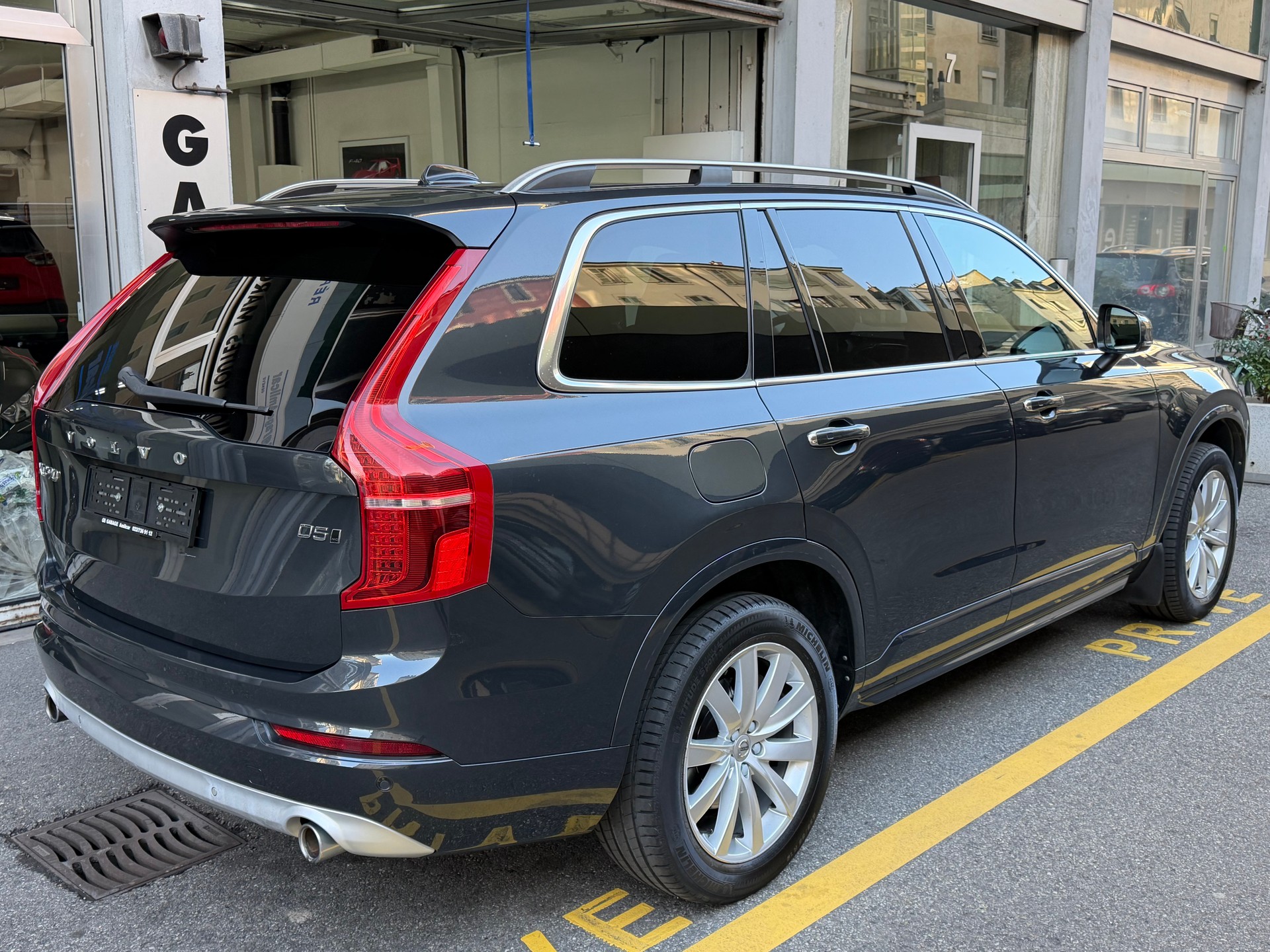 VOLVO XC90 D5 AWD Momentum Geartronic-image-2