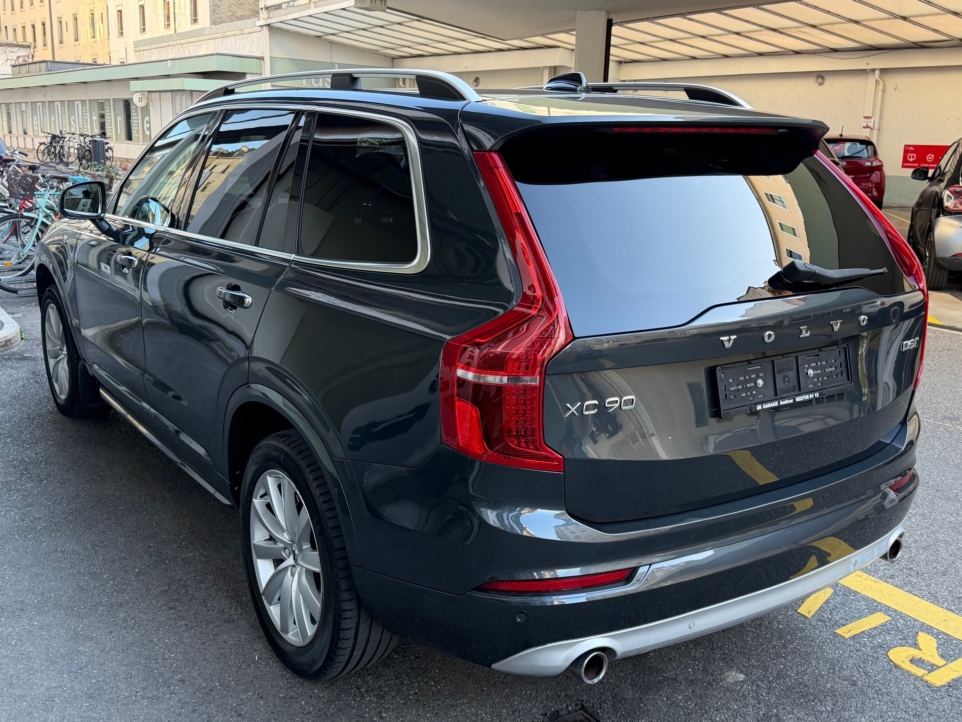 VOLVO XC90 D5 AWD Momentum Geartronic-image-3