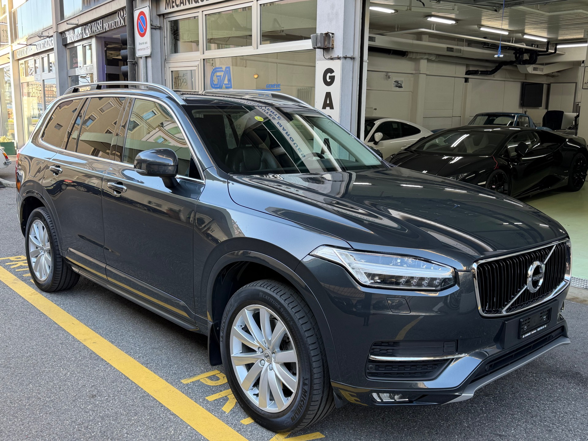 VOLVO XC90 D5 AWD Momentum Geartronic-image-1