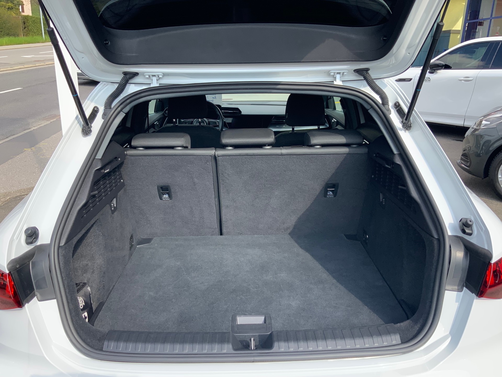 AUDI A3 Sportback 40 TFSI e S line S-tronic-image-7